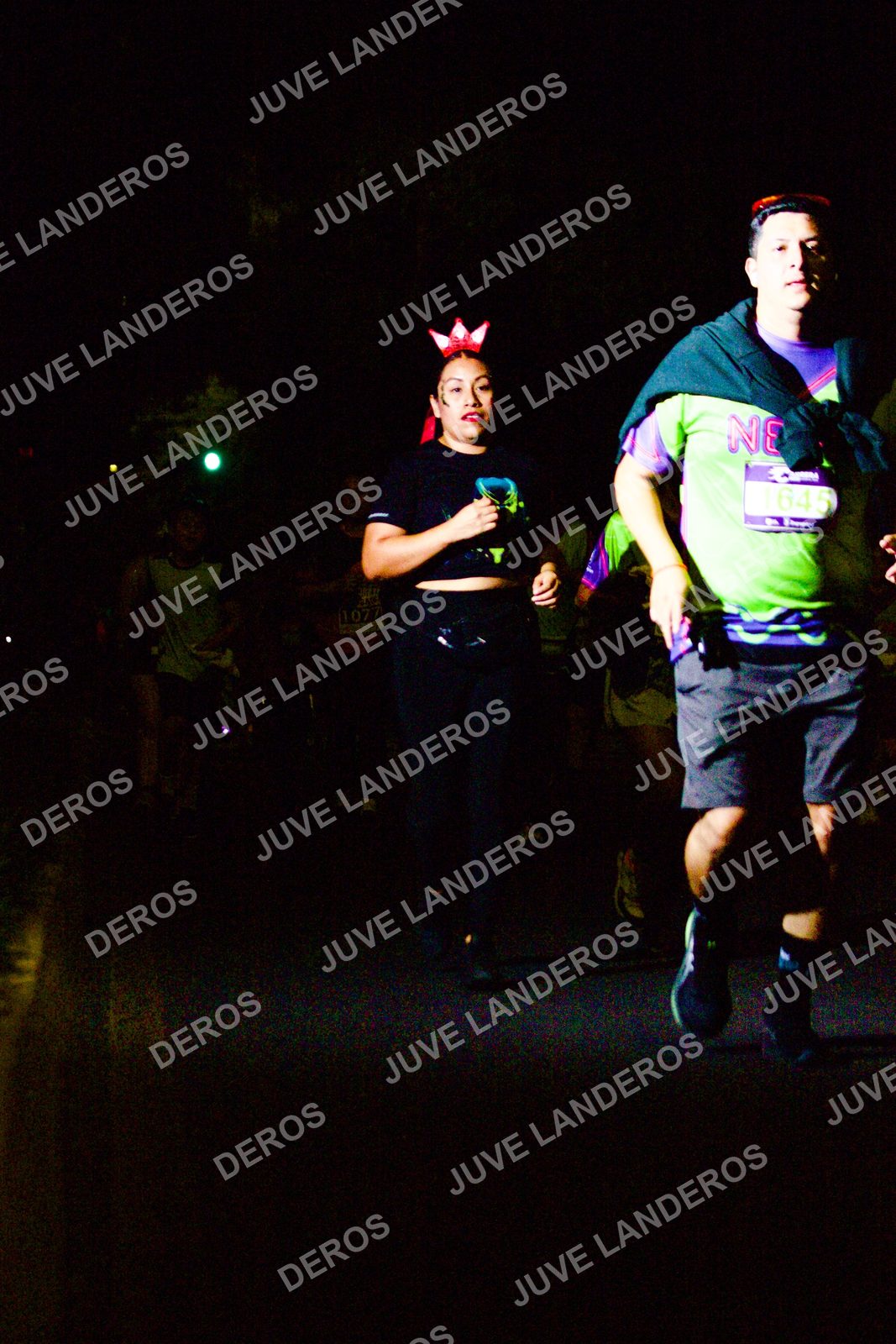 Foto de la Carrera Neón 2026 (Serial Corramos Zapopan) en Parque de las Niñas y los Niños, Blvd. Panamericano 430, Zapopan a las 20:21 · dorsal 645, 1077