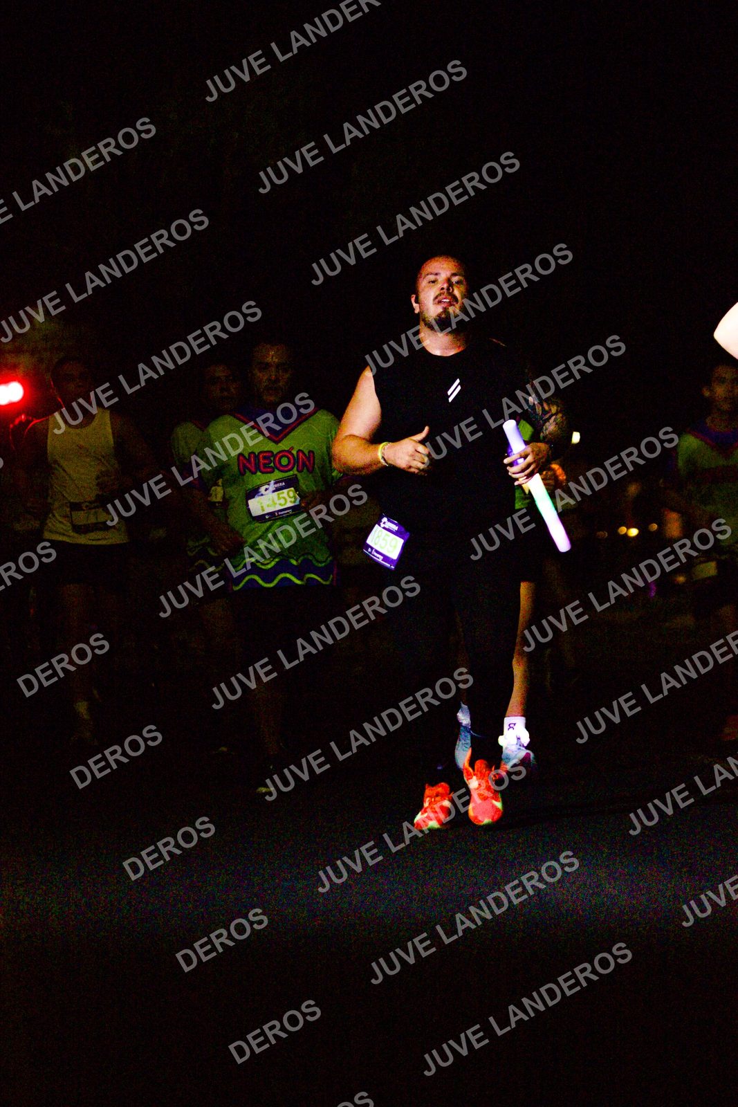 Foto de la Carrera Neón 2026 (Serial Corramos Zapopan) en Parque de las Niñas y los Niños, Blvd. Panamericano 430, Zapopan a las 20:12 · dorsal 459, 1859