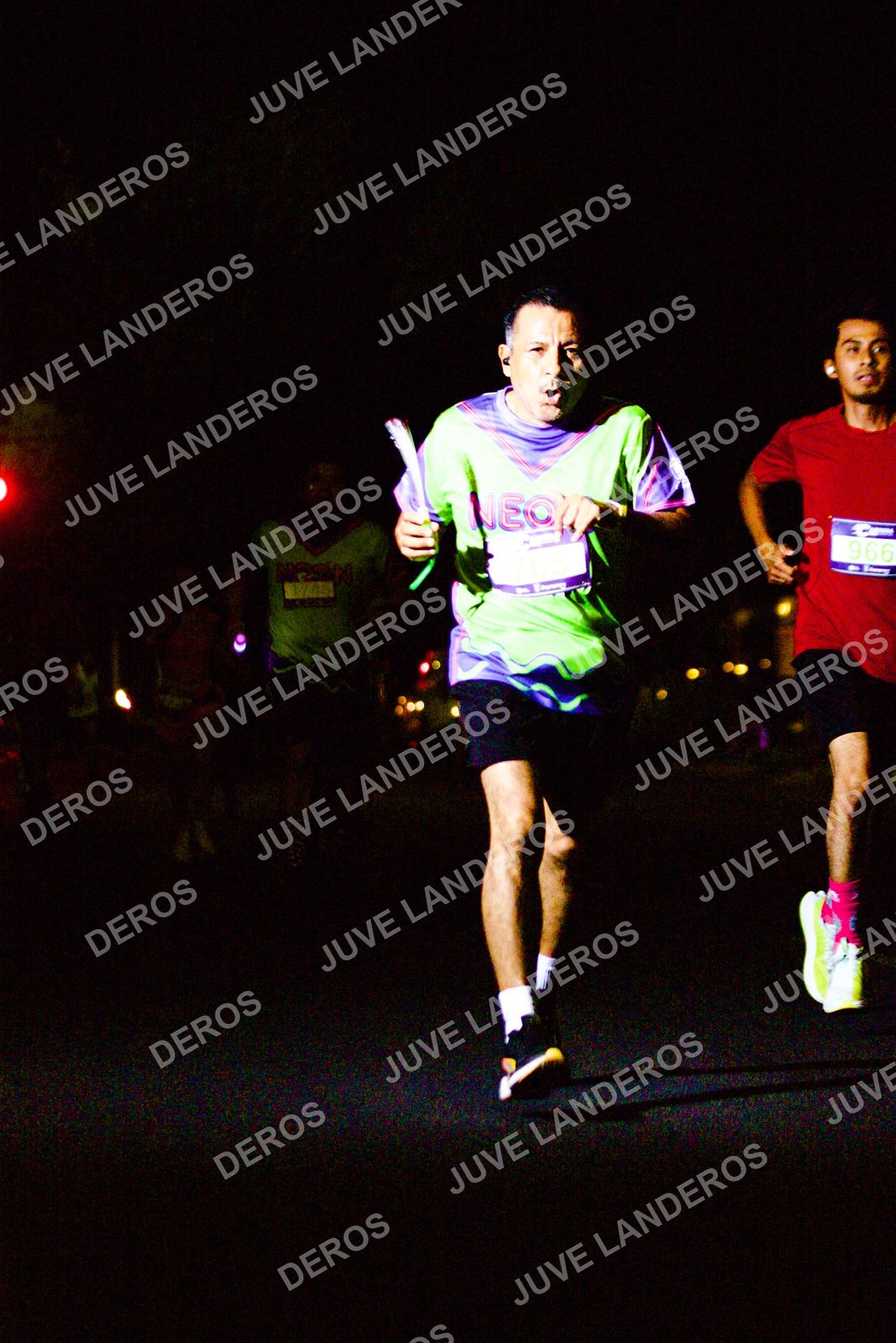 Foto de la Carrera Neón 2026 (Serial Corramos Zapopan) en Parque de las Niñas y los Niños, Blvd. Panamericano 430, Zapopan a las 20:11 · dorsal 966