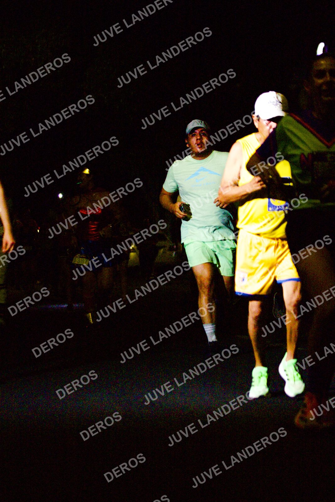 Foto de la Carrera Neón 2026 (Serial Corramos Zapopan) en Parque de las Niñas y los Niños, Blvd. Panamericano 430, Zapopan a las 20:12 · dorsal 387