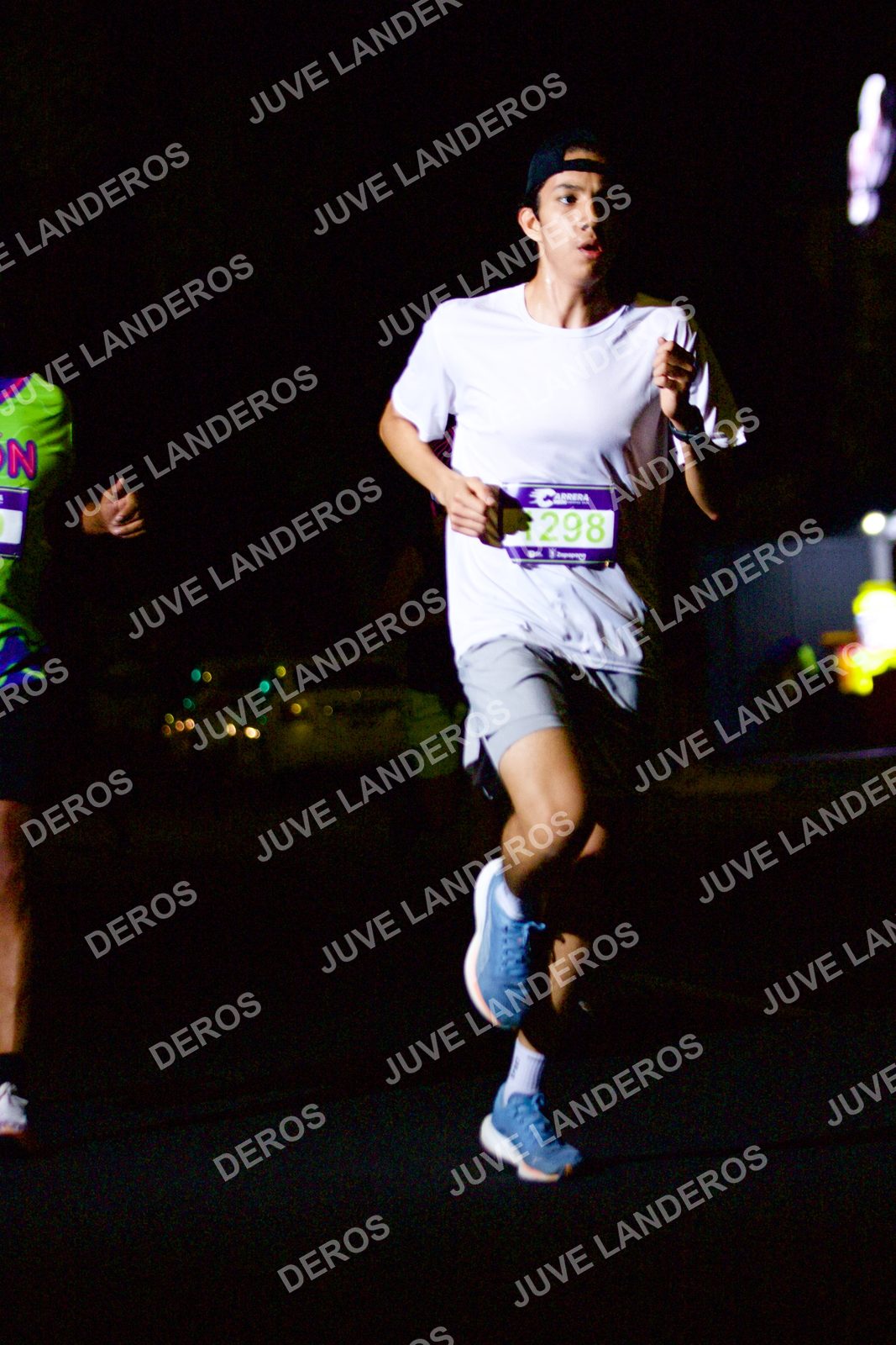 Foto de la Carrera Neón 2026 (Serial Corramos Zapopan) en Parque de las Niñas y los Niños, Blvd. Panamericano 430, Zapopan a las 20:10 · dorsal 298