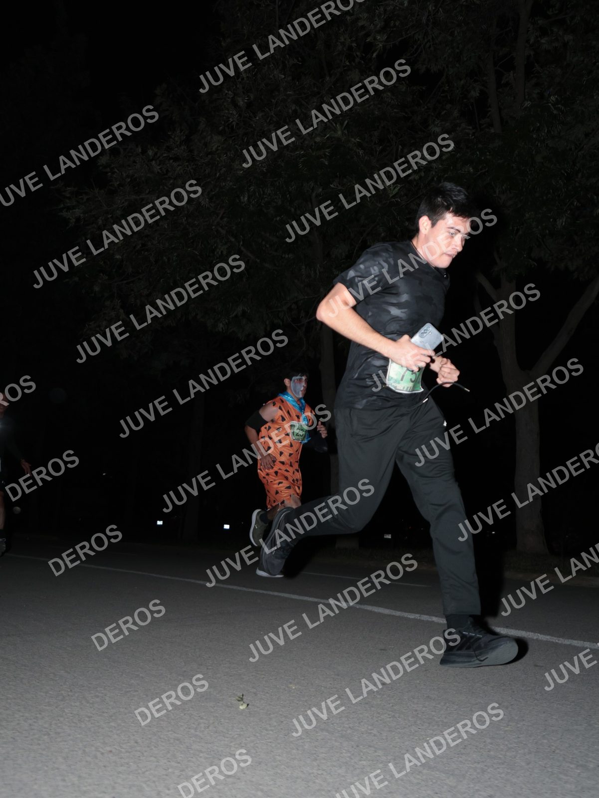 Foto de la Carrera Nocturna de Zombies Parque Metropolitano 2026 en Parque Metropolitano de Guadalajara, Zapopan, Jalisco a las 20:38 · dorsal 23