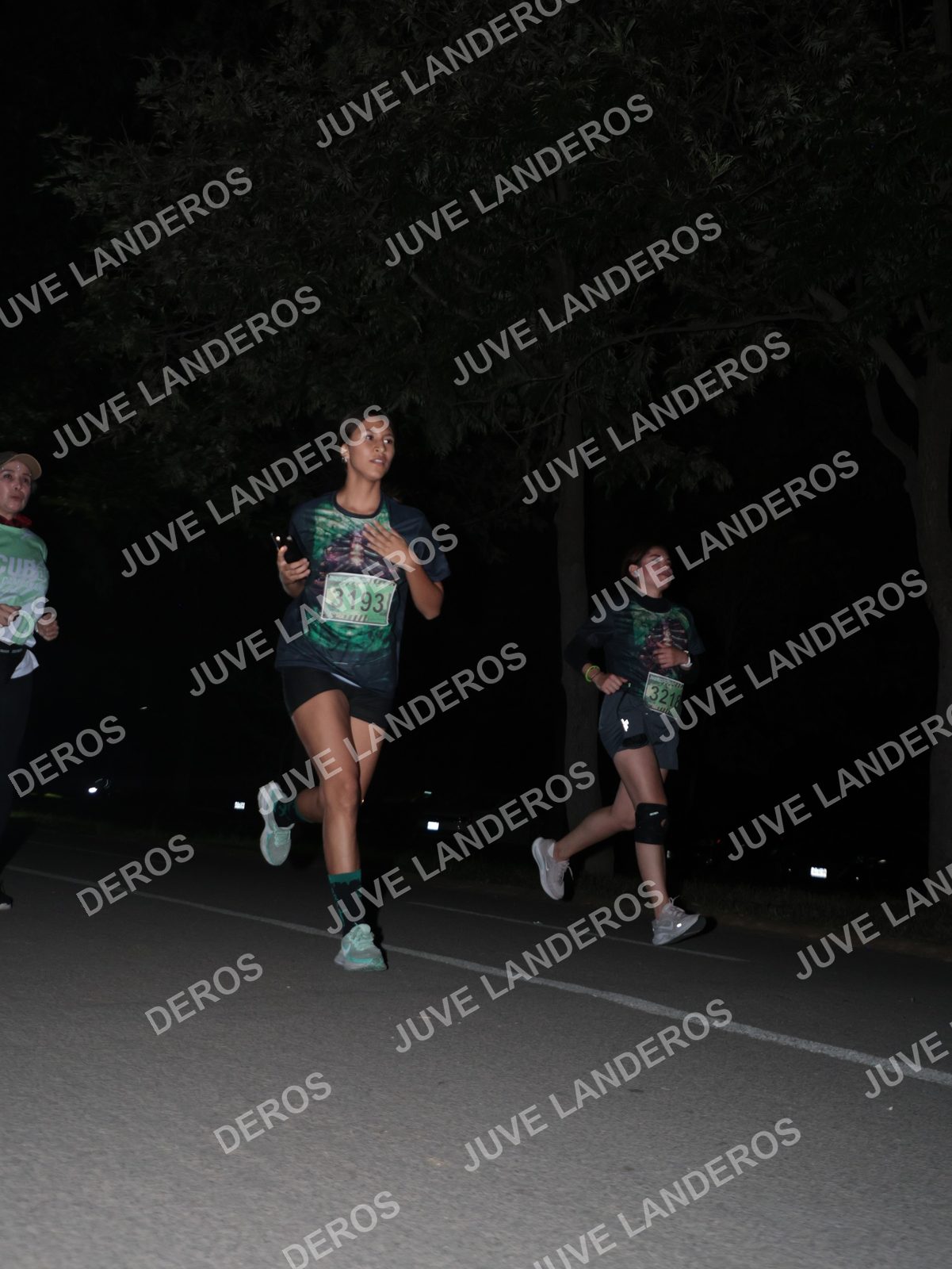 Foto de la Carrera Nocturna de Zombies Parque Metropolitano 2026 en Parque Metropolitano de Guadalajara, Zapopan, Jalisco a las 20:49 · dorsal 3193, 3218