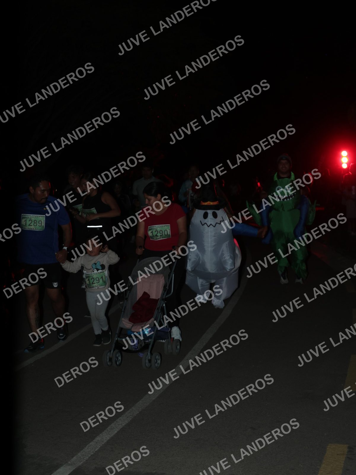 Foto de la Carrera Nocturna de Zombies Parque Metropolitano 2026 en Parque Metropolitano de Guadalajara, Zapopan, Jalisco a las 20:18 · dorsal 1289, 1290, 1291