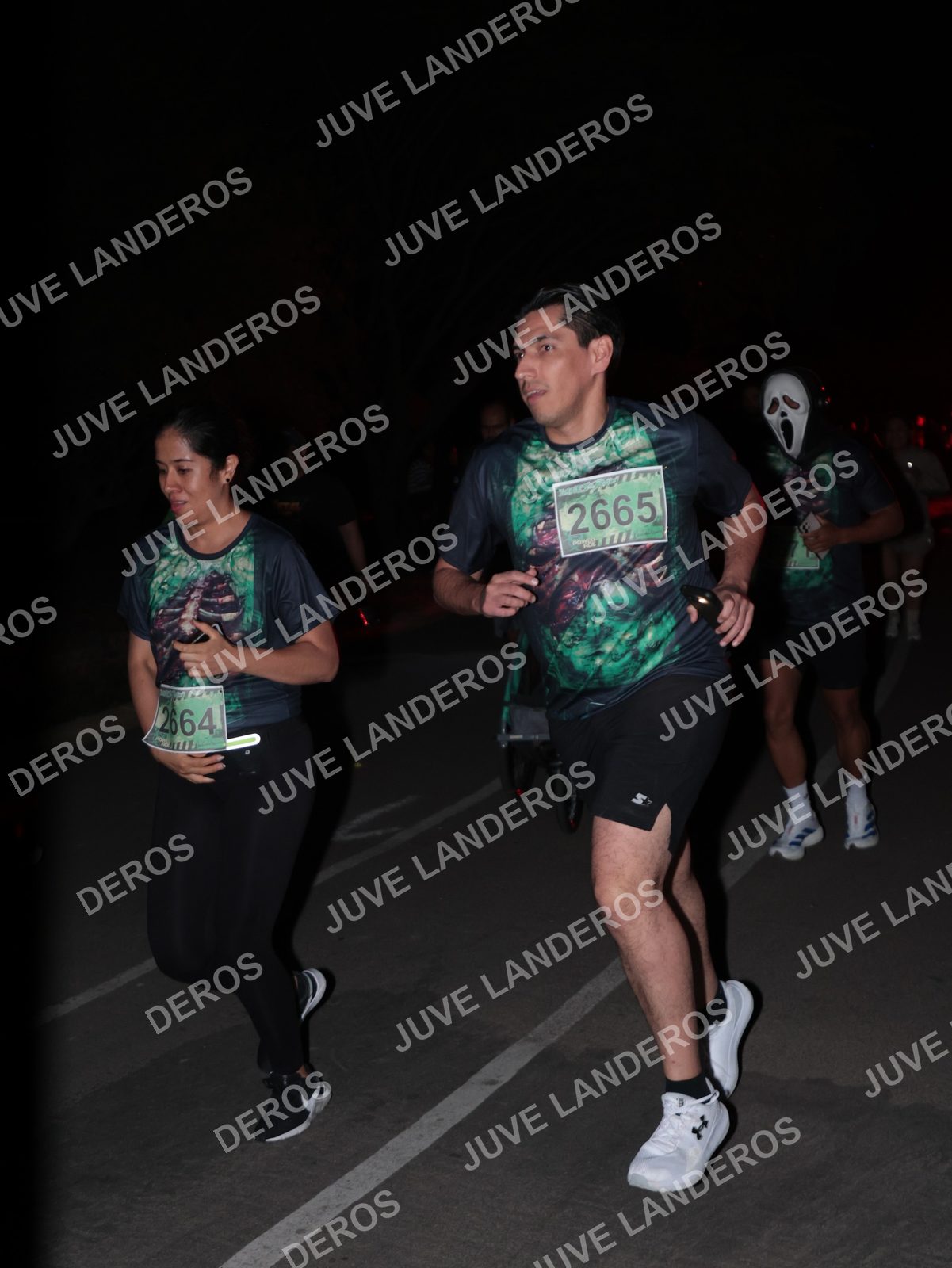 Foto de la Carrera Nocturna de Zombies Parque Metropolitano 2026 en Parque Metropolitano de Guadalajara, Zapopan, Jalisco a las 20:17 · dorsal 2664, 2665
