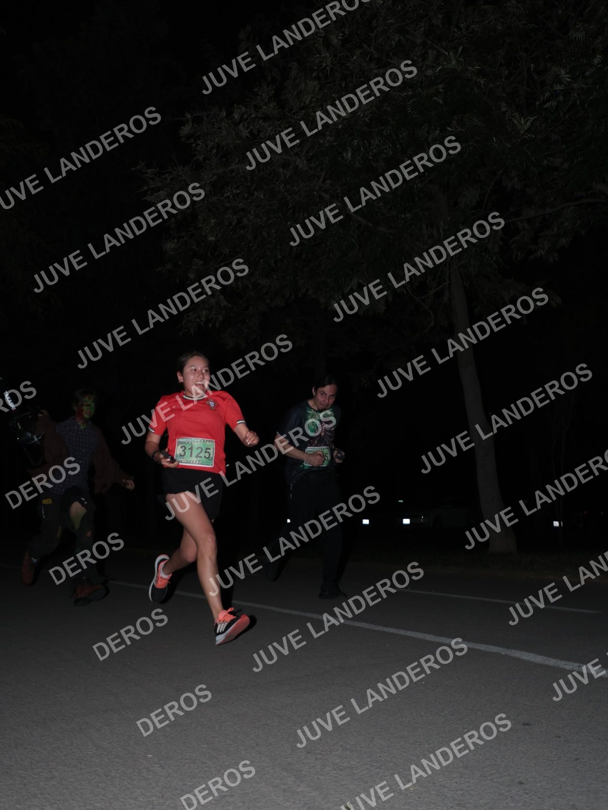 Foto de la Carrera Nocturna de Zombies Parque Metropolitano 2026 en Parque Metropolitano de Guadalajara, Zapopan, Jalisco a las 20:42 · dorsal 3125
