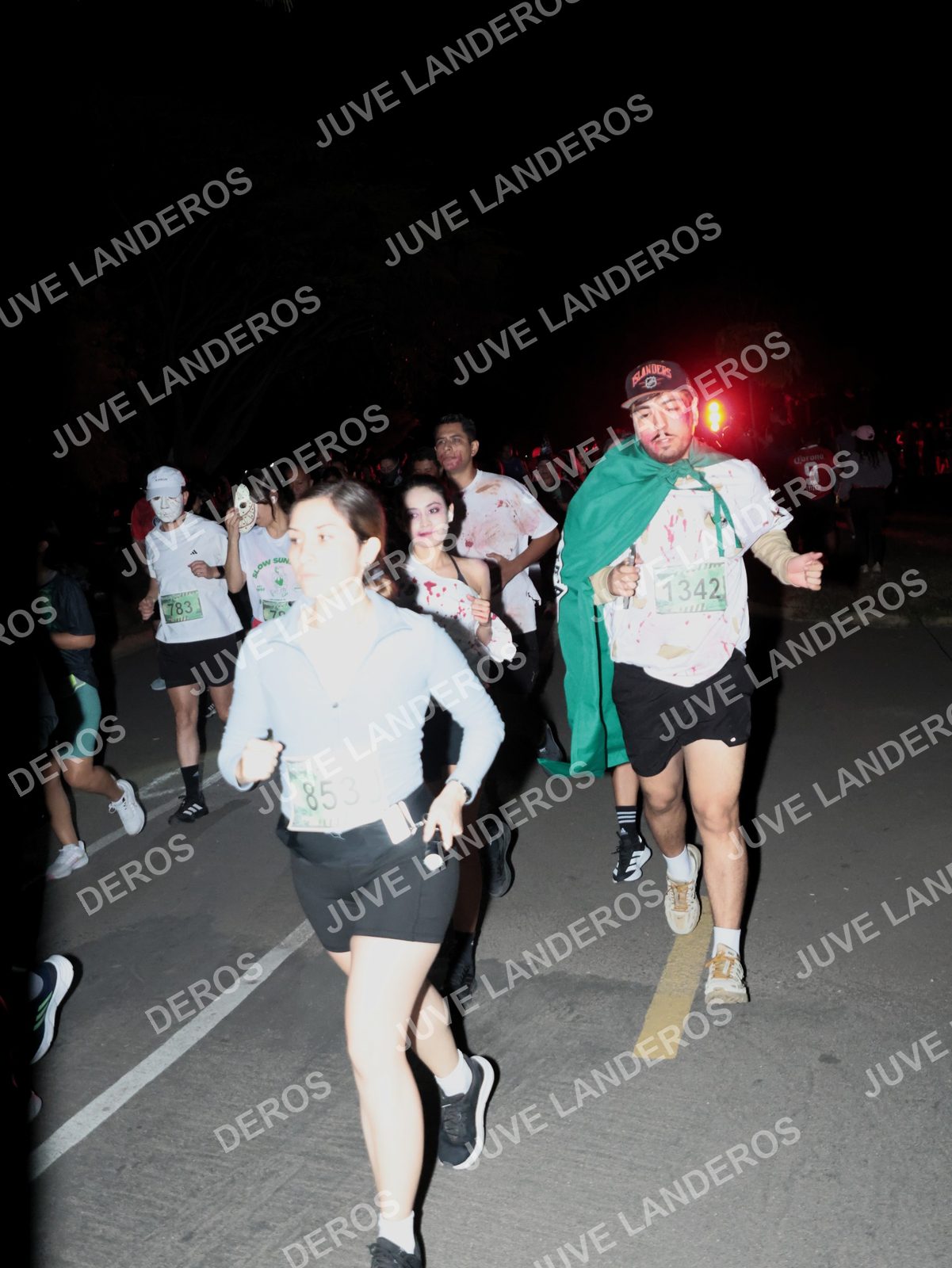 Foto de la Carrera Nocturna de Zombies Parque Metropolitano 2026 en Parque Metropolitano de Guadalajara, Zapopan, Jalisco a las 20:17 · dorsal 1342, 783, 853