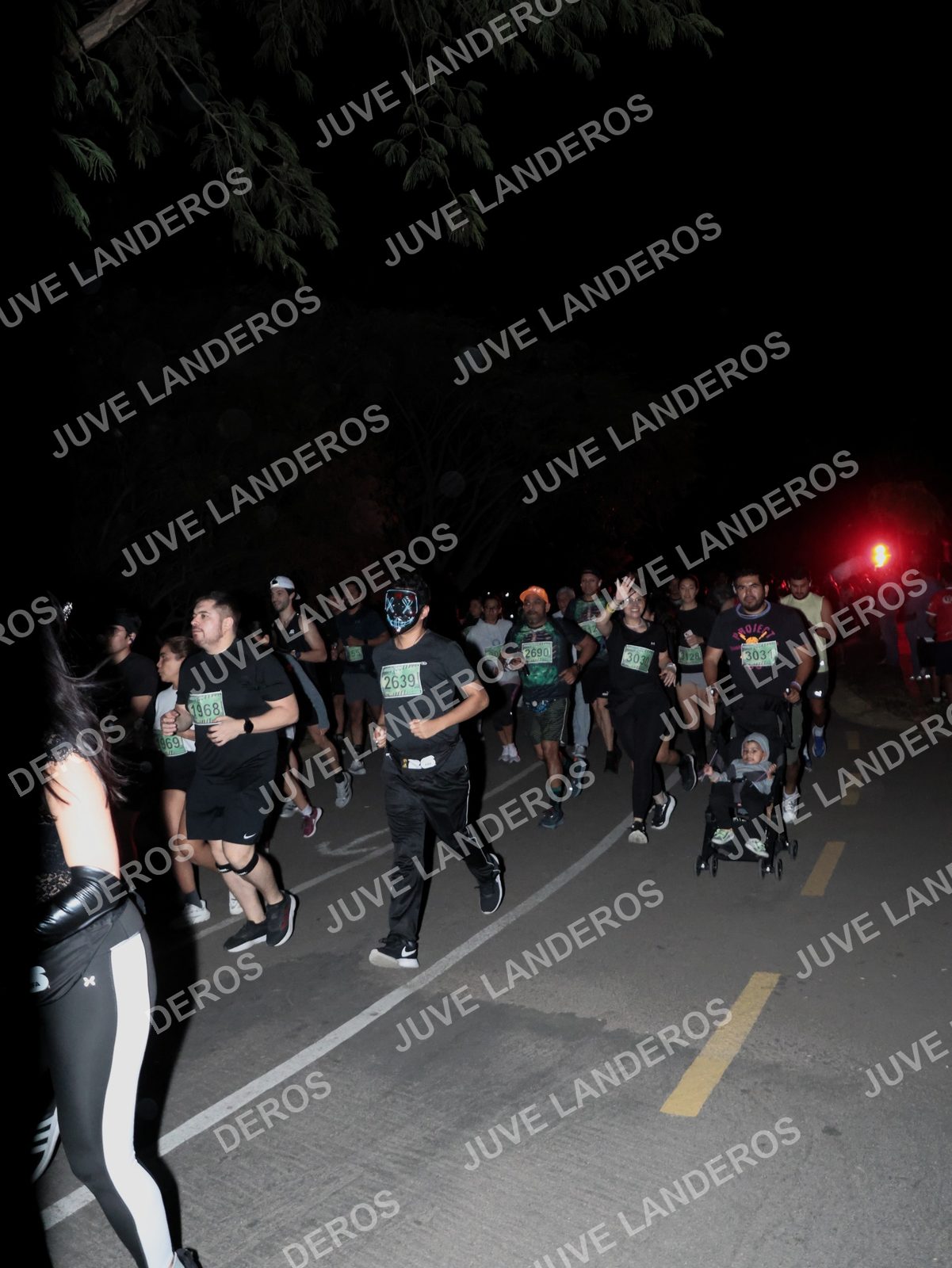 Foto de la Carrera Nocturna de Zombies Parque Metropolitano 2026 en Parque Metropolitano de Guadalajara, Zapopan, Jalisco a las 20:16 · dorsal 2639, 3031, 1968, 2690
