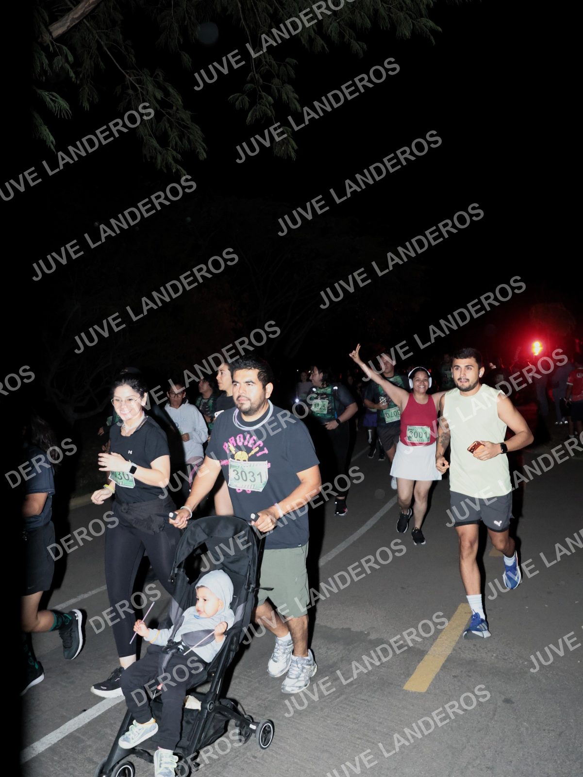 Foto de la Carrera Nocturna de Zombies Parque Metropolitano 2026 en Parque Metropolitano de Guadalajara, Zapopan, Jalisco a las 20:16 · dorsal 3031, 3001, 1325