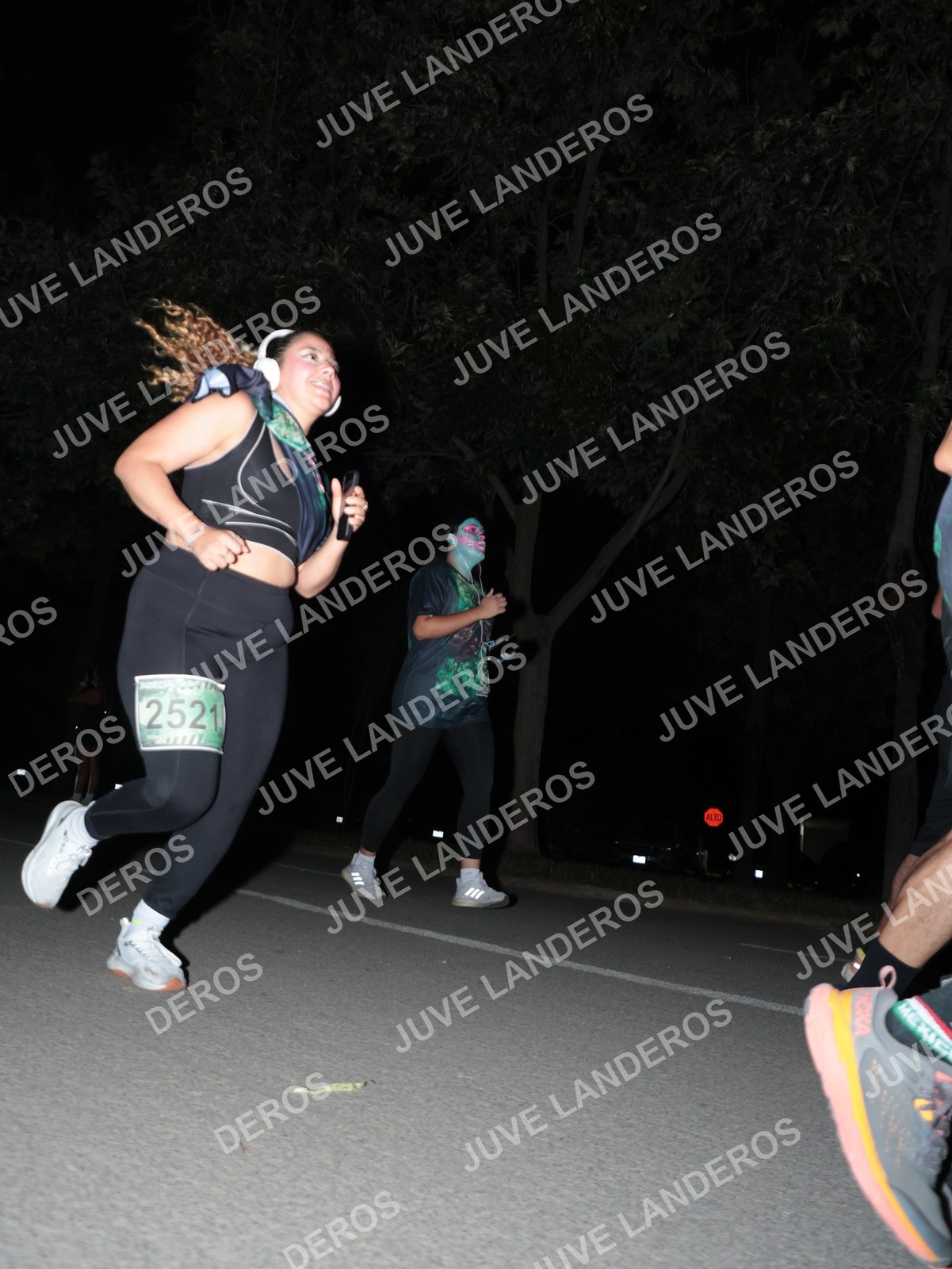 Foto de la Carrera Nocturna de Zombies Parque Metropolitano 2026 en Parque Metropolitano de Guadalajara, Zapopan, Jalisco a las 20:56 · dorsal 2521