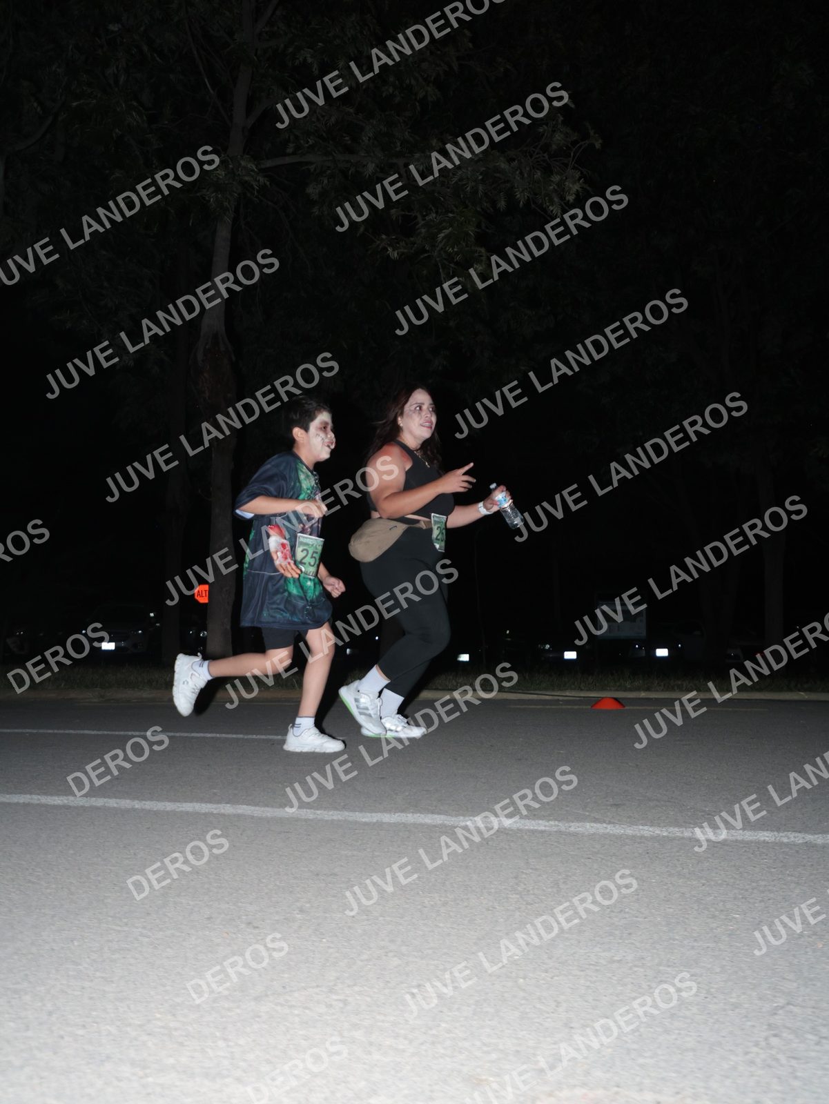 Foto de la Carrera Nocturna de Zombies Parque Metropolitano 2026 en Parque Metropolitano de Guadalajara, Zapopan, Jalisco a las 21:08 · dorsal 25