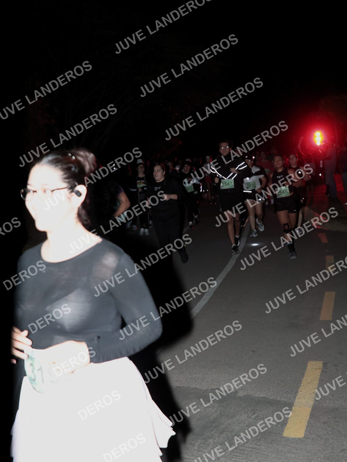 Foto de la Carrera Nocturna de Zombies Parque Metropolitano 2026 en Parque Metropolitano de Guadalajara, Zapopan, Jalisco a las 20:16 · dorsal 2548, 2547, 3252