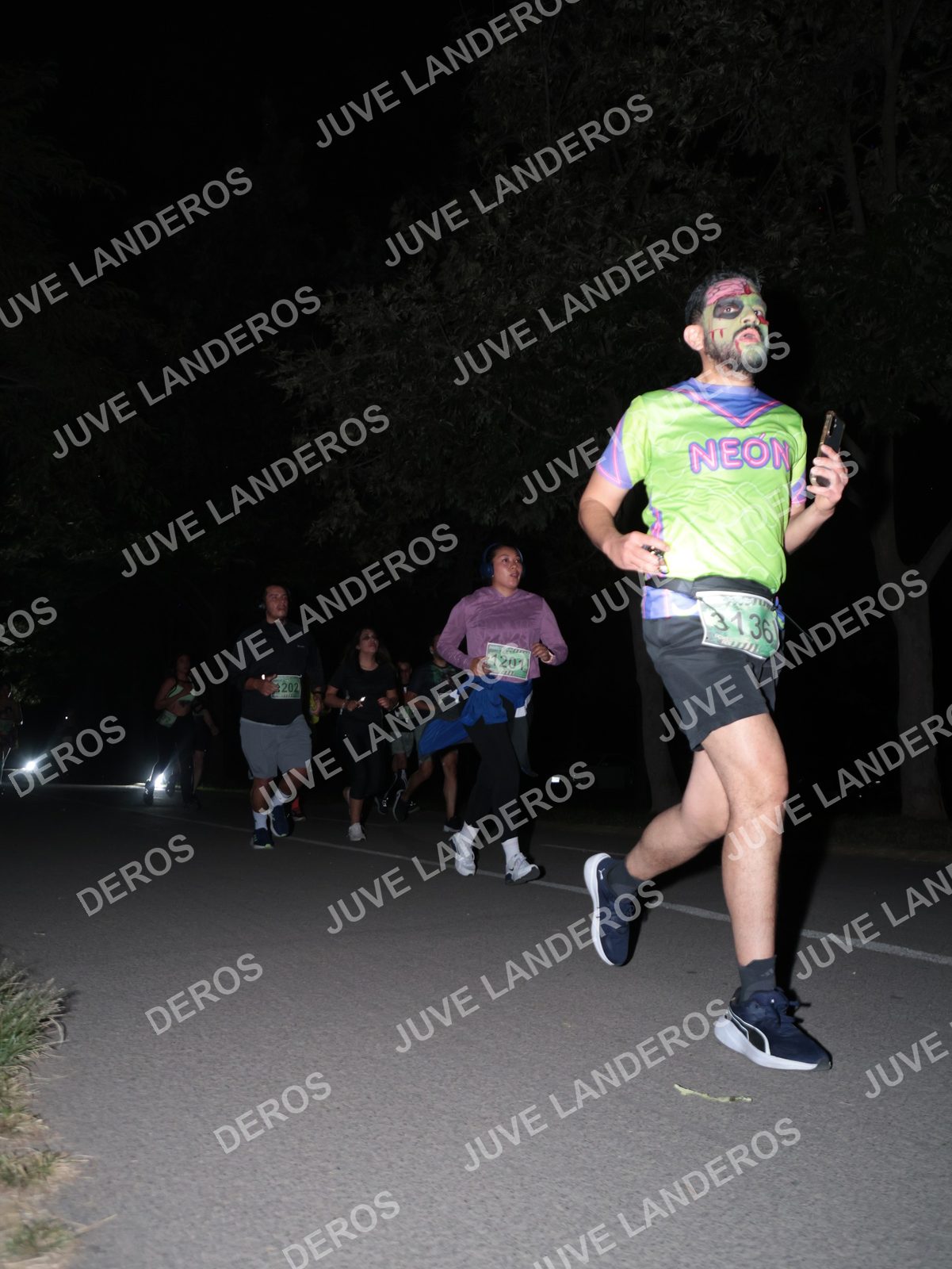 Foto de la Carrera Nocturna de Zombies Parque Metropolitano 2026 en Parque Metropolitano de Guadalajara, Zapopan, Jalisco a las 20:51 · dorsal 202, 1201, 3136