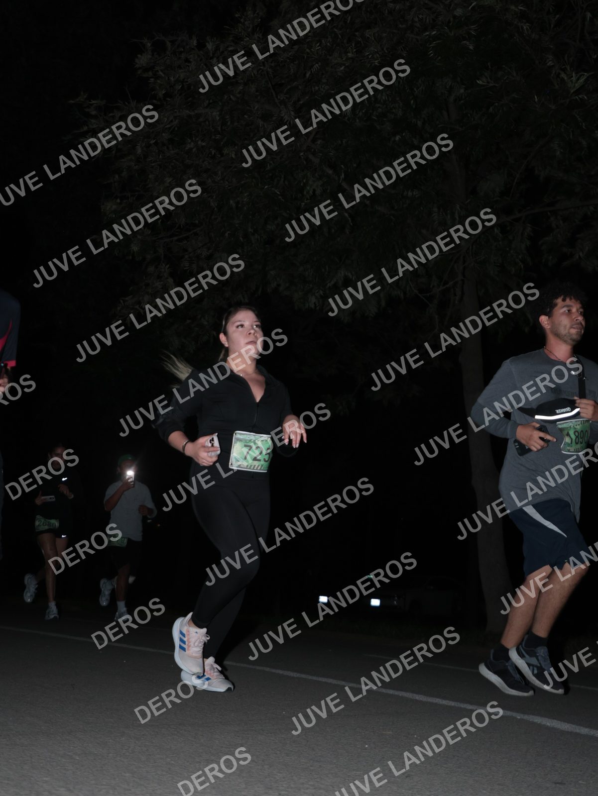 Foto de la Carrera Nocturna de Zombies Parque Metropolitano 2026 en Parque Metropolitano de Guadalajara, Zapopan, Jalisco a las 20:54 · dorsal 725