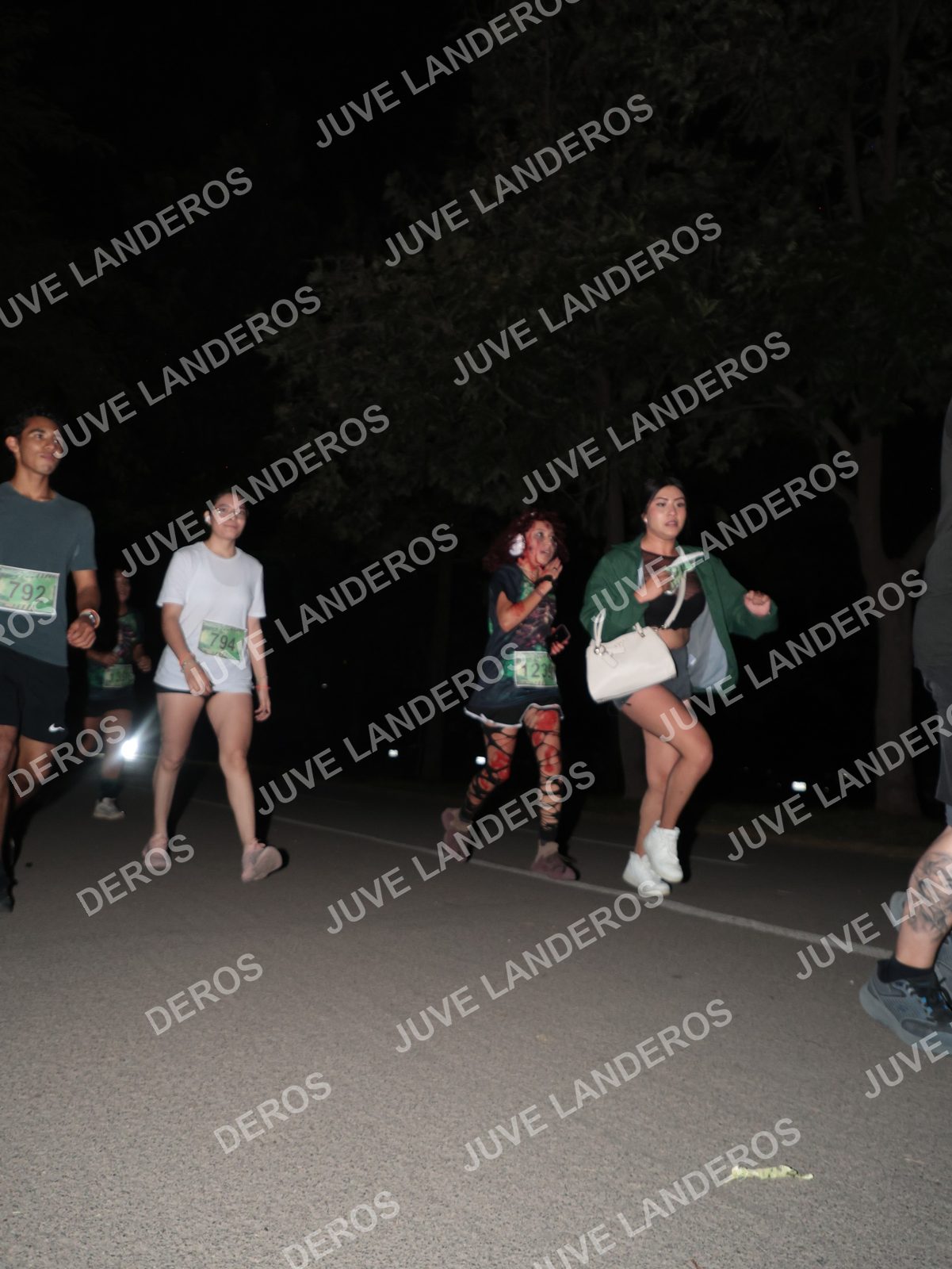 Foto de la Carrera Nocturna de Zombies Parque Metropolitano 2026 en Parque Metropolitano de Guadalajara, Zapopan, Jalisco a las 20:56 · dorsal 792, 794, 123