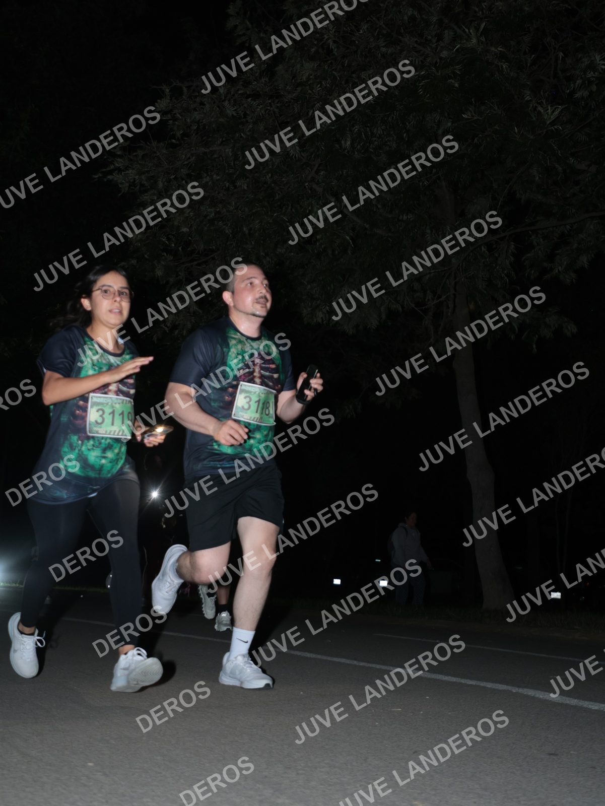 Foto de la Carrera Nocturna de Zombies Parque Metropolitano 2026 en Parque Metropolitano de Guadalajara, Zapopan, Jalisco a las 20:47 · dorsal 3119, 3118