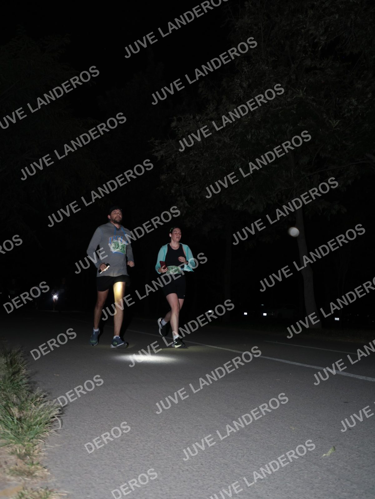 Foto de la Carrera Nocturna de Zombies Parque Metropolitano 2026 en Parque Metropolitano de Guadalajara, Zapopan, Jalisco a las 20:43 · dorsal 3251, 3250