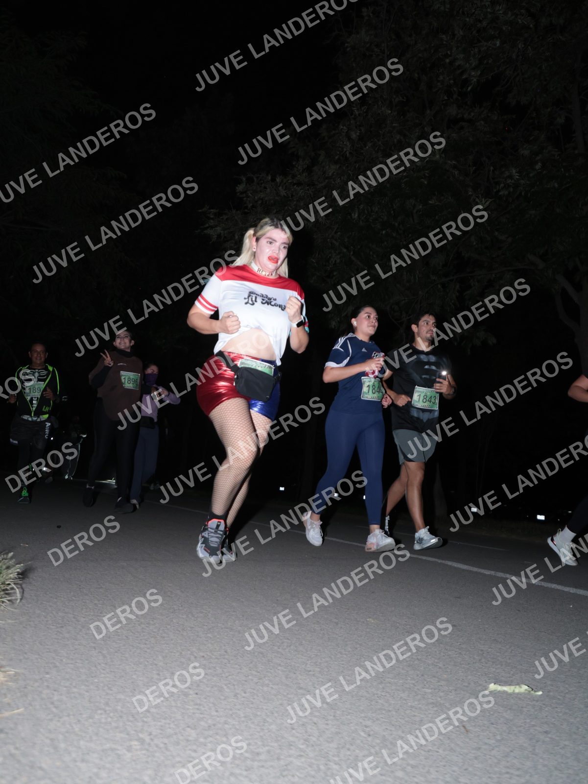 Foto de la Carrera Nocturna de Zombies Parque Metropolitano 2026 en Parque Metropolitano de Guadalajara, Zapopan, Jalisco a las 20:56 · dorsal 1843, 189, 896