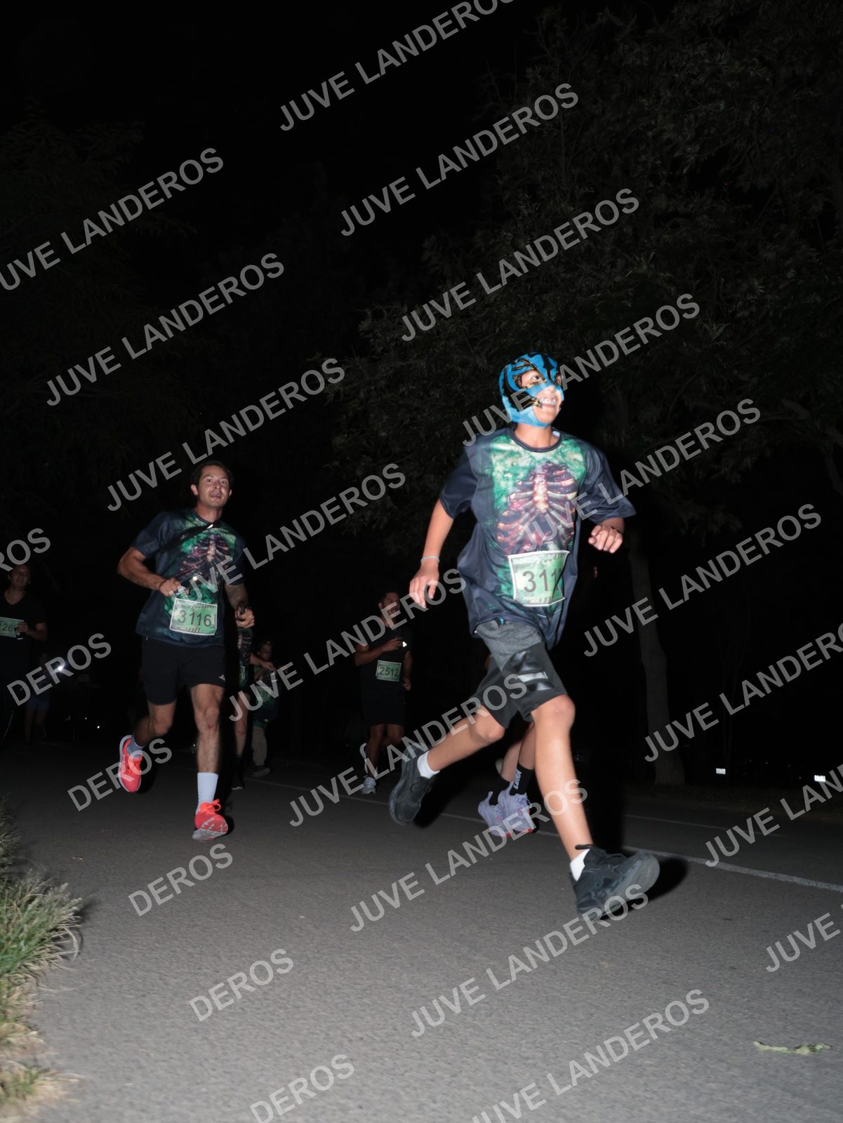 Foto de la Carrera Nocturna de Zombies Parque Metropolitano 2026 en Parque Metropolitano de Guadalajara, Zapopan, Jalisco a las 20:47 · dorsal 3116, 2512, 26
