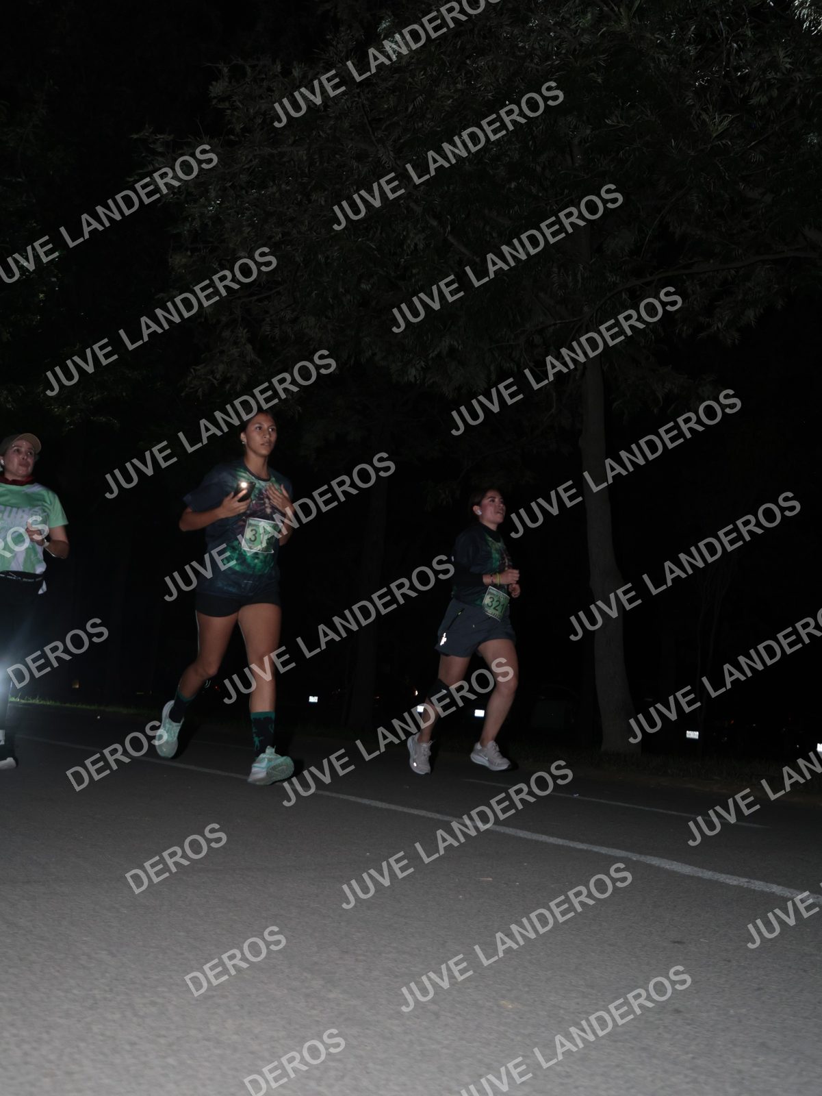 Foto de la Carrera Nocturna de Zombies Parque Metropolitano 2026 en Parque Metropolitano de Guadalajara, Zapopan, Jalisco a las 20:49 · dorsal 32, 31