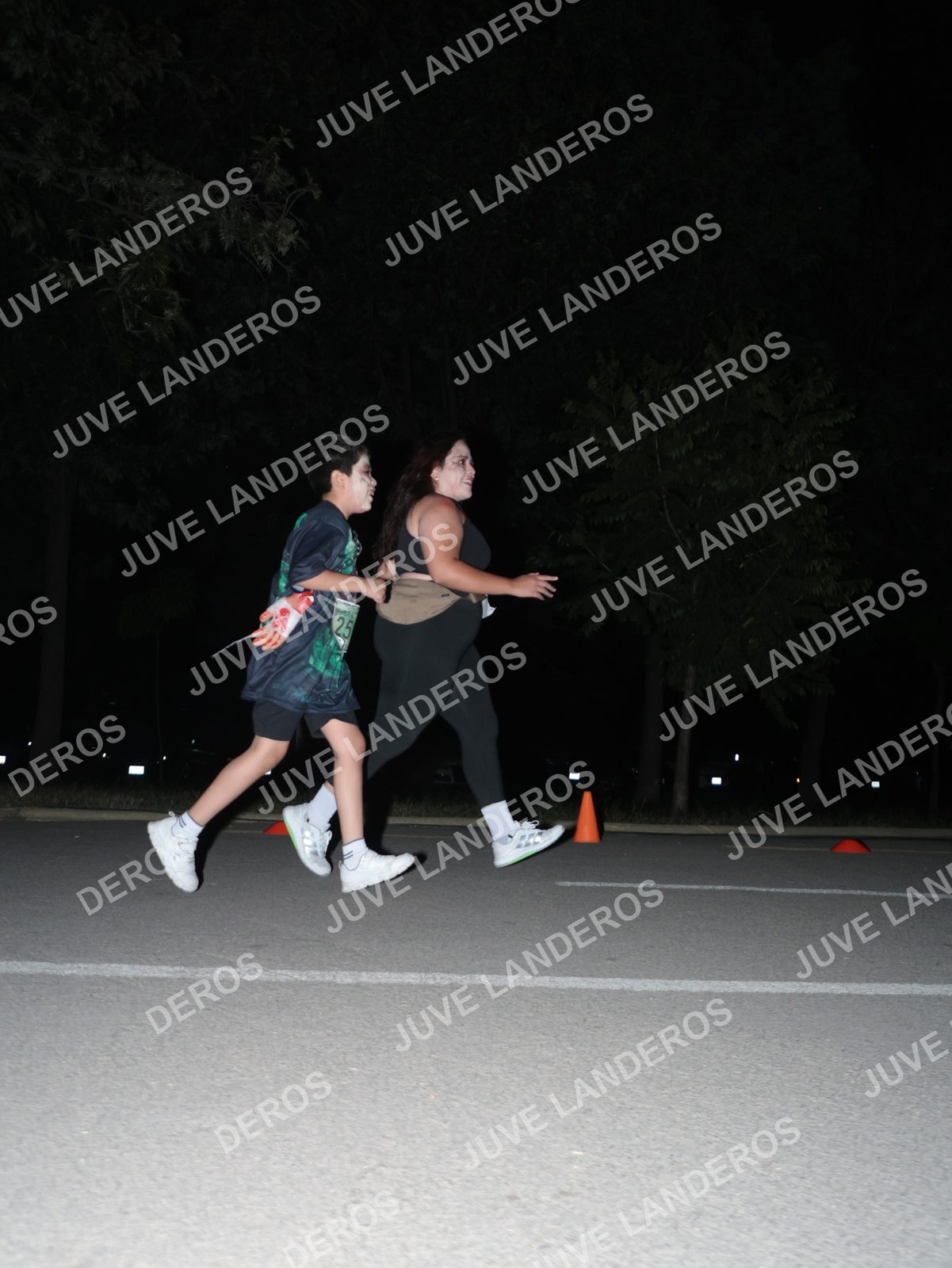 Foto de la Carrera Nocturna de Zombies Parque Metropolitano 2026 en Parque Metropolitano de Guadalajara, Zapopan, Jalisco a las 21:08 · dorsal 25
