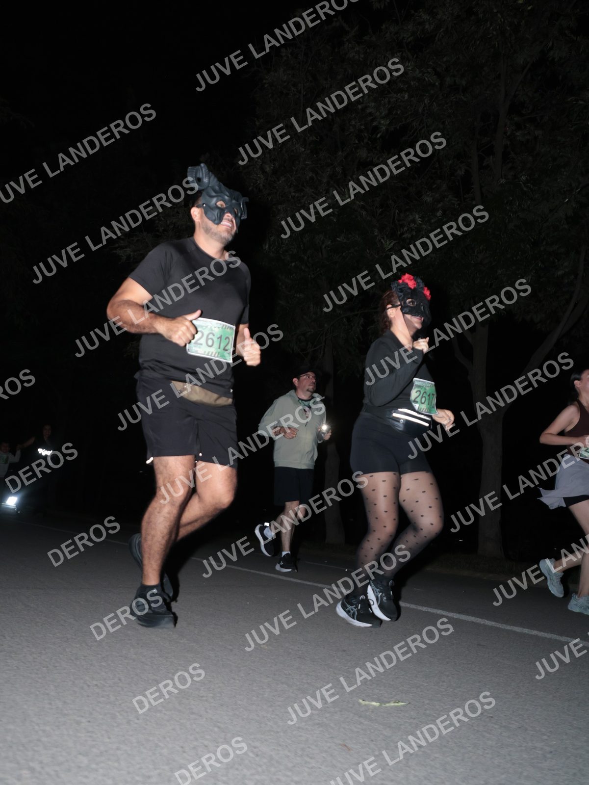 Foto de la Carrera Nocturna de Zombies Parque Metropolitano 2026 en Parque Metropolitano de Guadalajara, Zapopan, Jalisco a las 20:54 · dorsal 2612, 2617