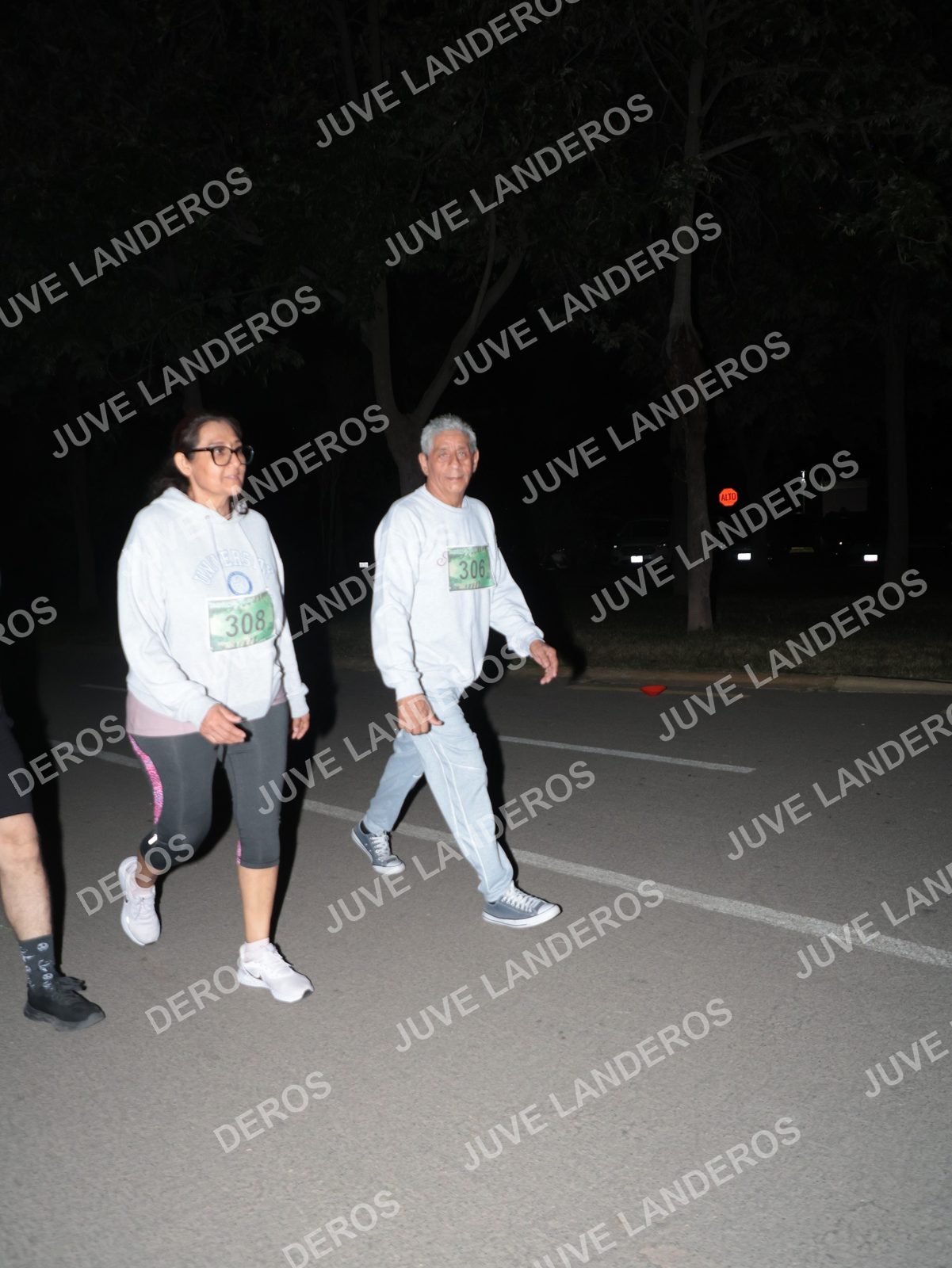 Foto de la Carrera Nocturna de Zombies Parque Metropolitano 2026 en Parque Metropolitano de Guadalajara, Zapopan, Jalisco a las 21:05 · dorsal 306, 308