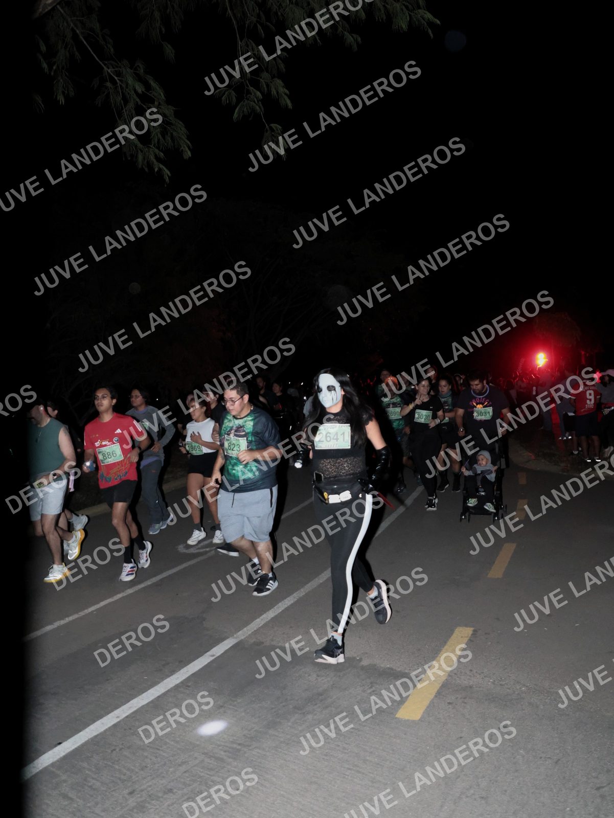 Foto de la Carrera Nocturna de Zombies Parque Metropolitano 2026 en Parque Metropolitano de Guadalajara, Zapopan, Jalisco a las 20:16 · dorsal 2641, 823, 886, 1969
