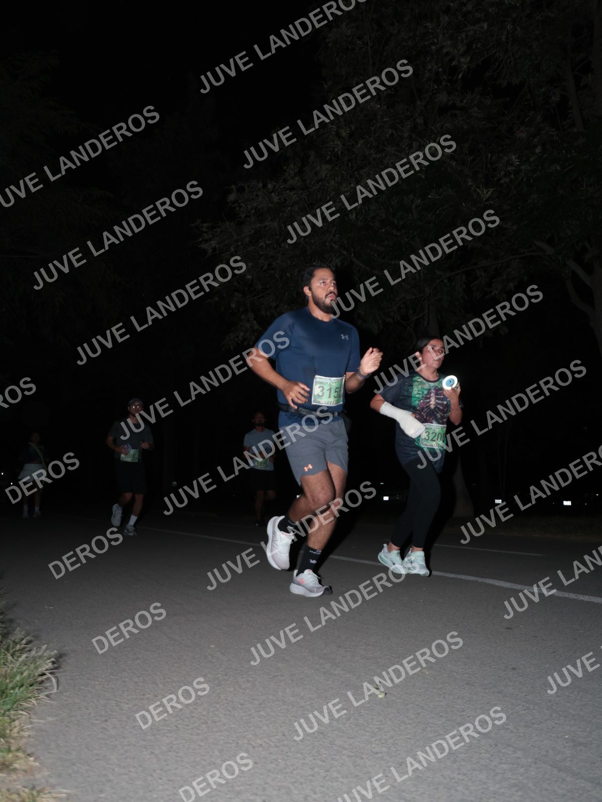Foto de la Carrera Nocturna de Zombies Parque Metropolitano 2026 en Parque Metropolitano de Guadalajara, Zapopan, Jalisco a las 20:43 · dorsal 320, 315