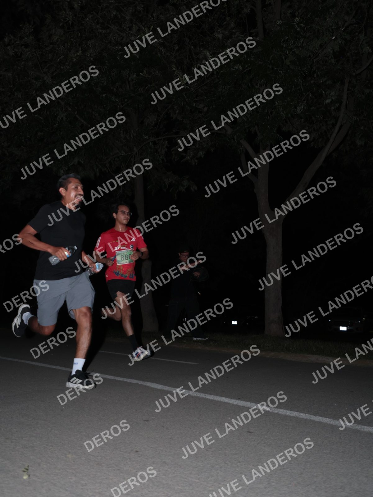 Foto de la Carrera Nocturna de Zombies Parque Metropolitano 2026 en Parque Metropolitano de Guadalajara, Zapopan, Jalisco a las 20:38 · dorsal 880