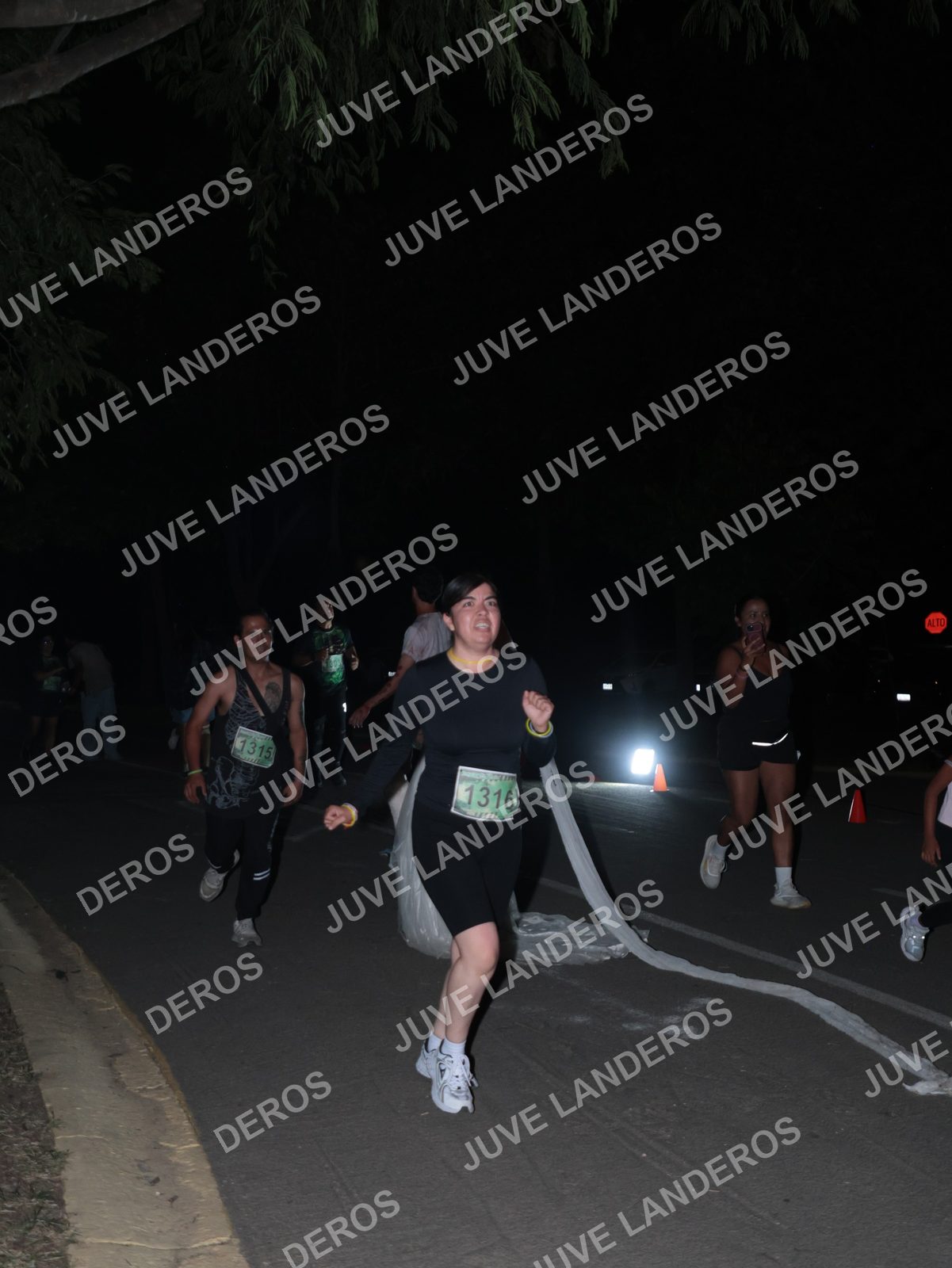 Foto de la Carrera Nocturna de Zombies Parque Metropolitano 2026 en Parque Metropolitano de Guadalajara, Zapopan, Jalisco a las 20:59 · dorsal 1316, 1315