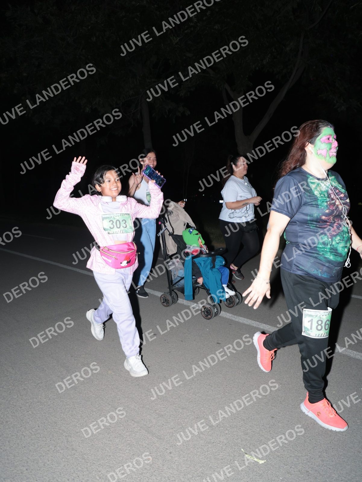 Foto de la Carrera Nocturna de Zombies Parque Metropolitano 2026 en Parque Metropolitano de Guadalajara, Zapopan, Jalisco a las 21:05 · dorsal 186, 303