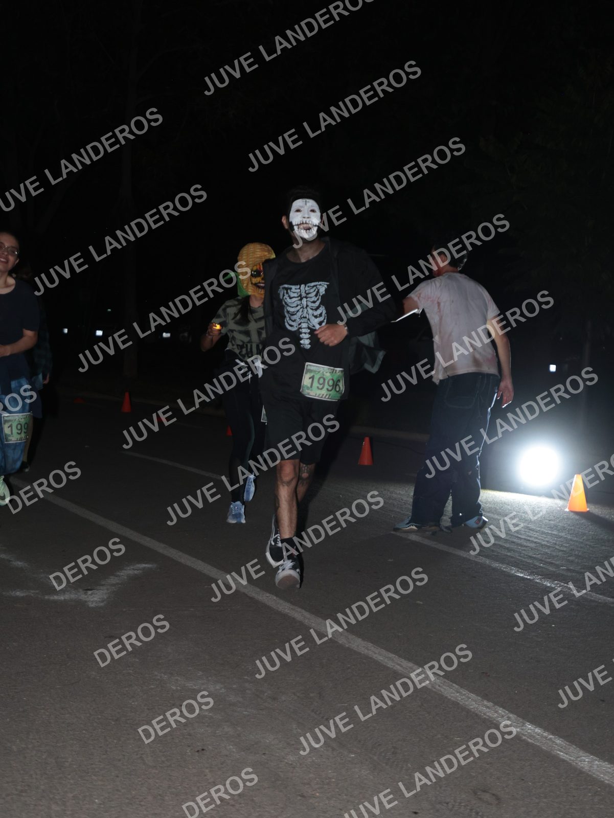 Foto de la Carrera Nocturna de Zombies Parque Metropolitano 2026 en Parque Metropolitano de Guadalajara, Zapopan, Jalisco a las 21:04 · dorsal 1996