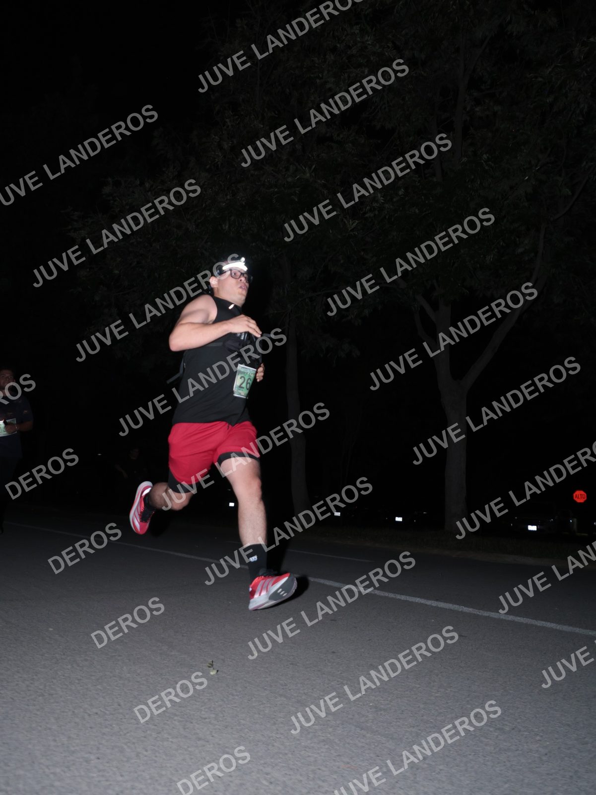 Foto de la Carrera Nocturna de Zombies Parque Metropolitano 2026 en Parque Metropolitano de Guadalajara, Zapopan, Jalisco a las 20:39 · dorsal 26
