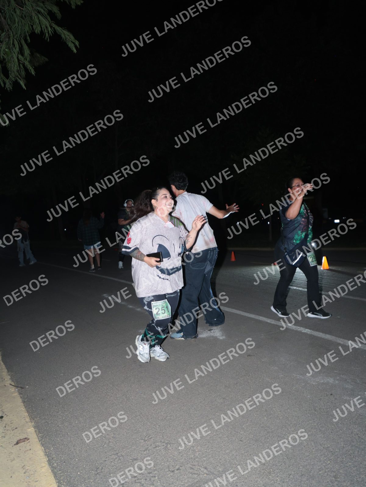 Foto de la Carrera Nocturna de Zombies Parque Metropolitano 2026 en Parque Metropolitano de Guadalajara, Zapopan, Jalisco a las 21:03 · dorsal 251