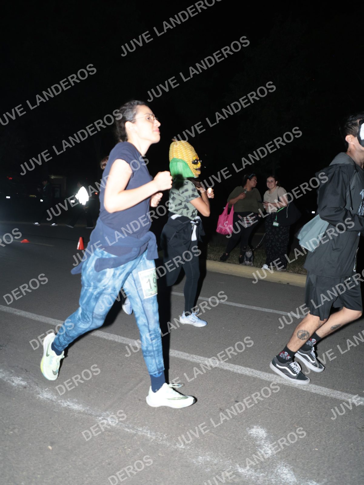 Foto de la Carrera Nocturna de Zombies Parque Metropolitano 2026 en Parque Metropolitano de Guadalajara, Zapopan, Jalisco a las 21:04 · dorsal 19