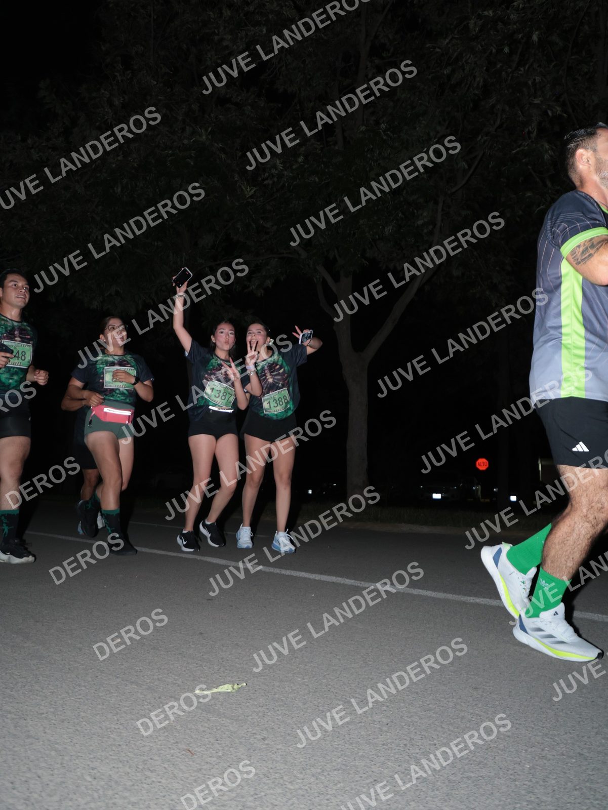Foto de la Carrera Nocturna de Zombies Parque Metropolitano 2026 en Parque Metropolitano de Guadalajara, Zapopan, Jalisco a las 20:52 · dorsal 48, 1387, 1388
