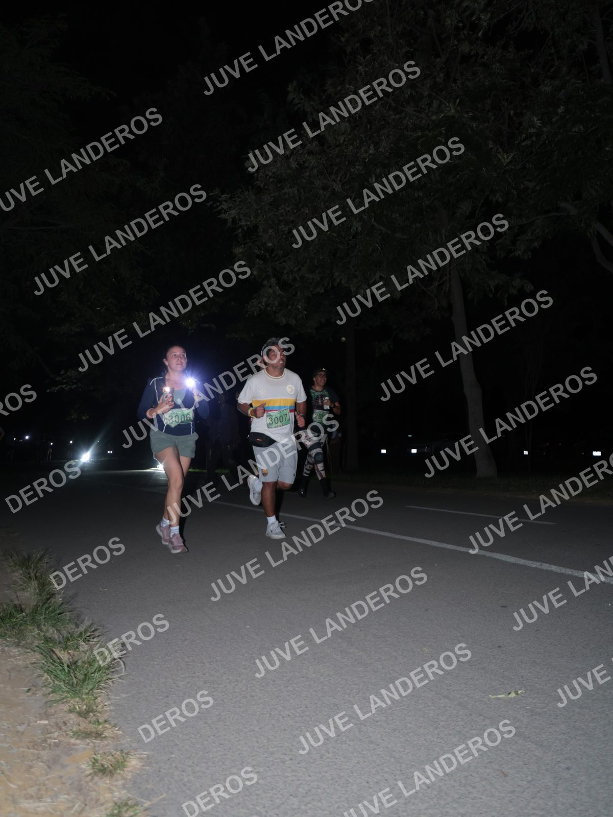Foto de la Carrera Nocturna de Zombies Parque Metropolitano 2026 en Parque Metropolitano de Guadalajara, Zapopan, Jalisco a las 20:46 · dorsal 3007, 3006
