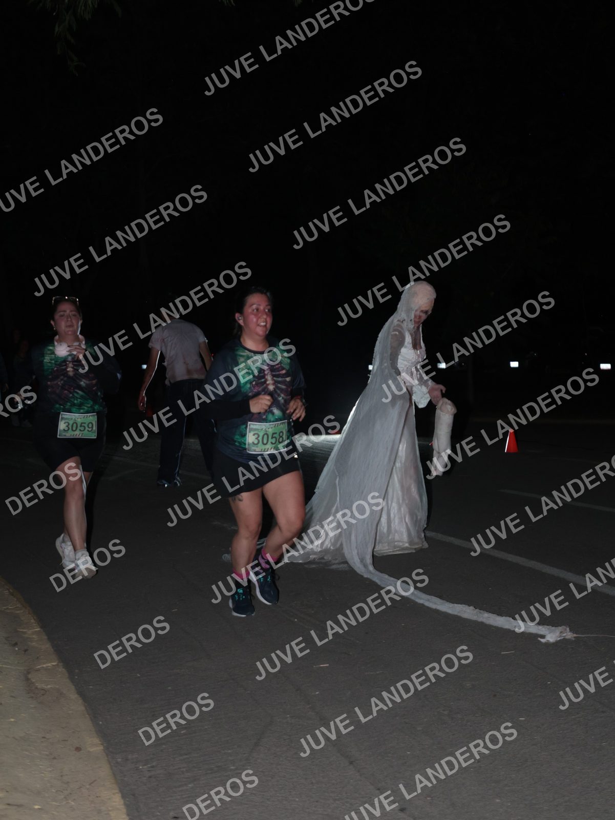 Foto de la Carrera Nocturna de Zombies Parque Metropolitano 2026 en Parque Metropolitano de Guadalajara, Zapopan, Jalisco a las 20:58 · dorsal 3058, 3059