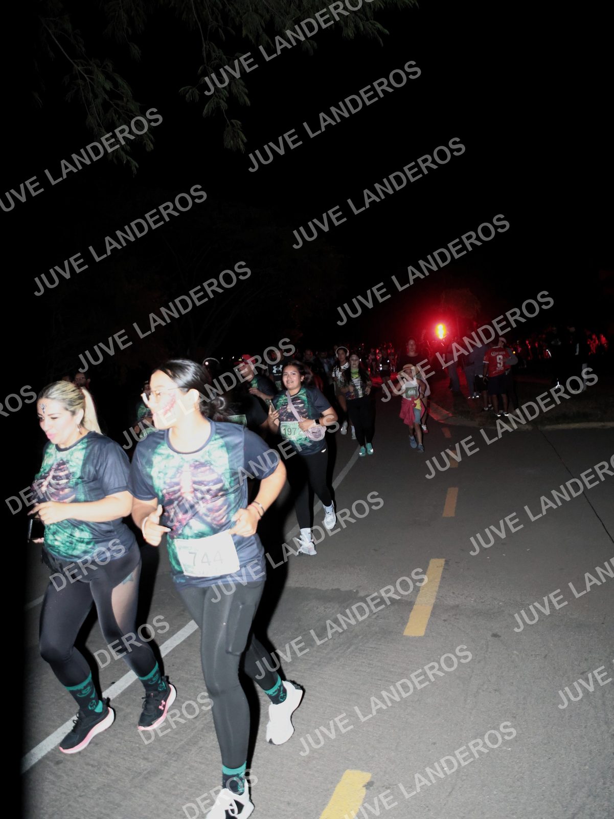 Foto de la Carrera Nocturna de Zombies Parque Metropolitano 2026 en Parque Metropolitano de Guadalajara, Zapopan, Jalisco a las 20:16 · dorsal 197, 744