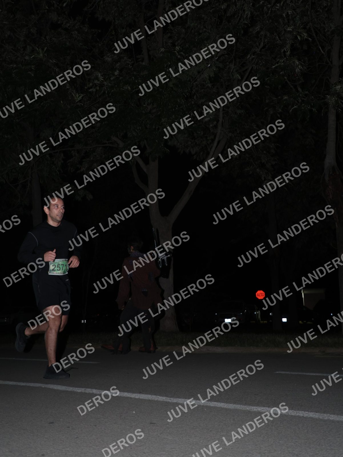 Foto de la Carrera Nocturna de Zombies Parque Metropolitano 2026 en Parque Metropolitano de Guadalajara, Zapopan, Jalisco a las 20:46 · dorsal 2571