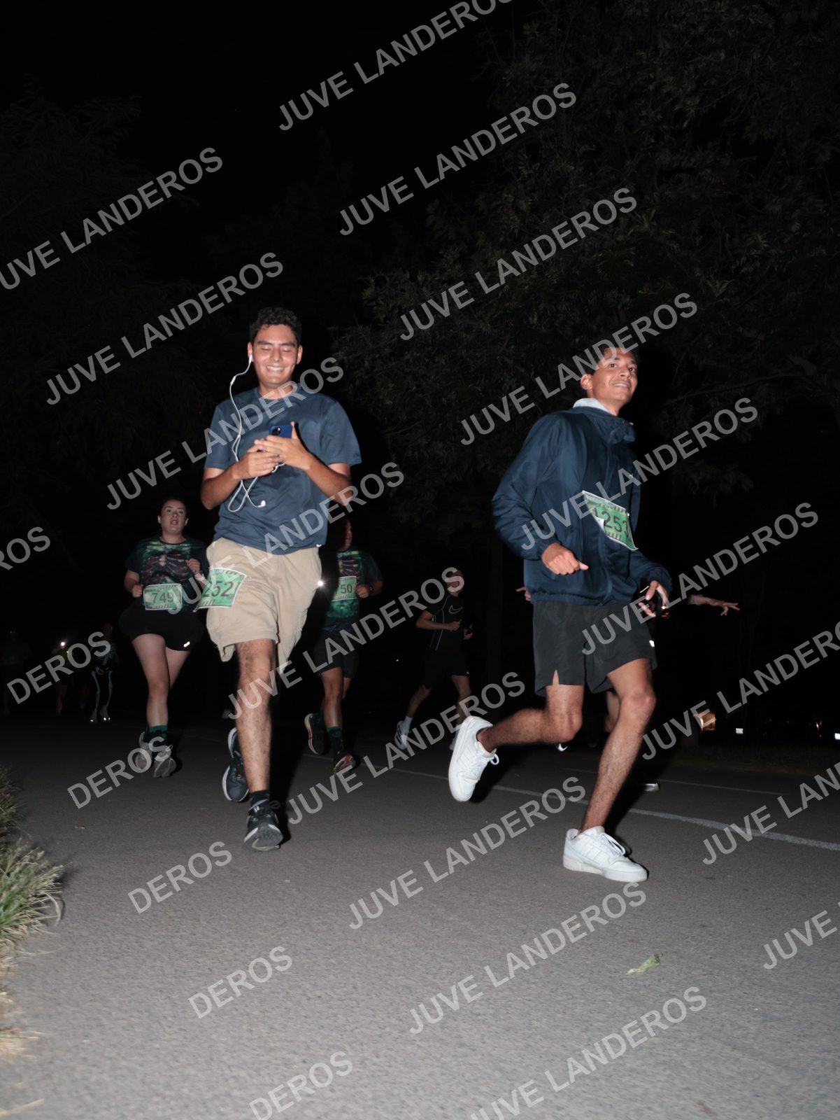 Foto de la Carrera Nocturna de Zombies Parque Metropolitano 2026 en Parque Metropolitano de Guadalajara, Zapopan, Jalisco a las 20:44 · dorsal 50, 749, 252, 253