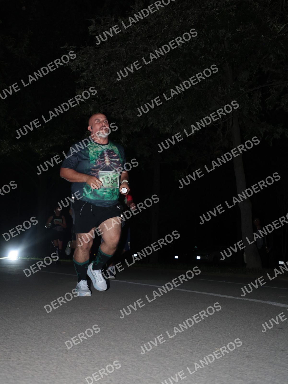 Foto de la Carrera Nocturna de Zombies Parque Metropolitano 2026 en Parque Metropolitano de Guadalajara, Zapopan, Jalisco a las 20:48 · dorsal 1354
