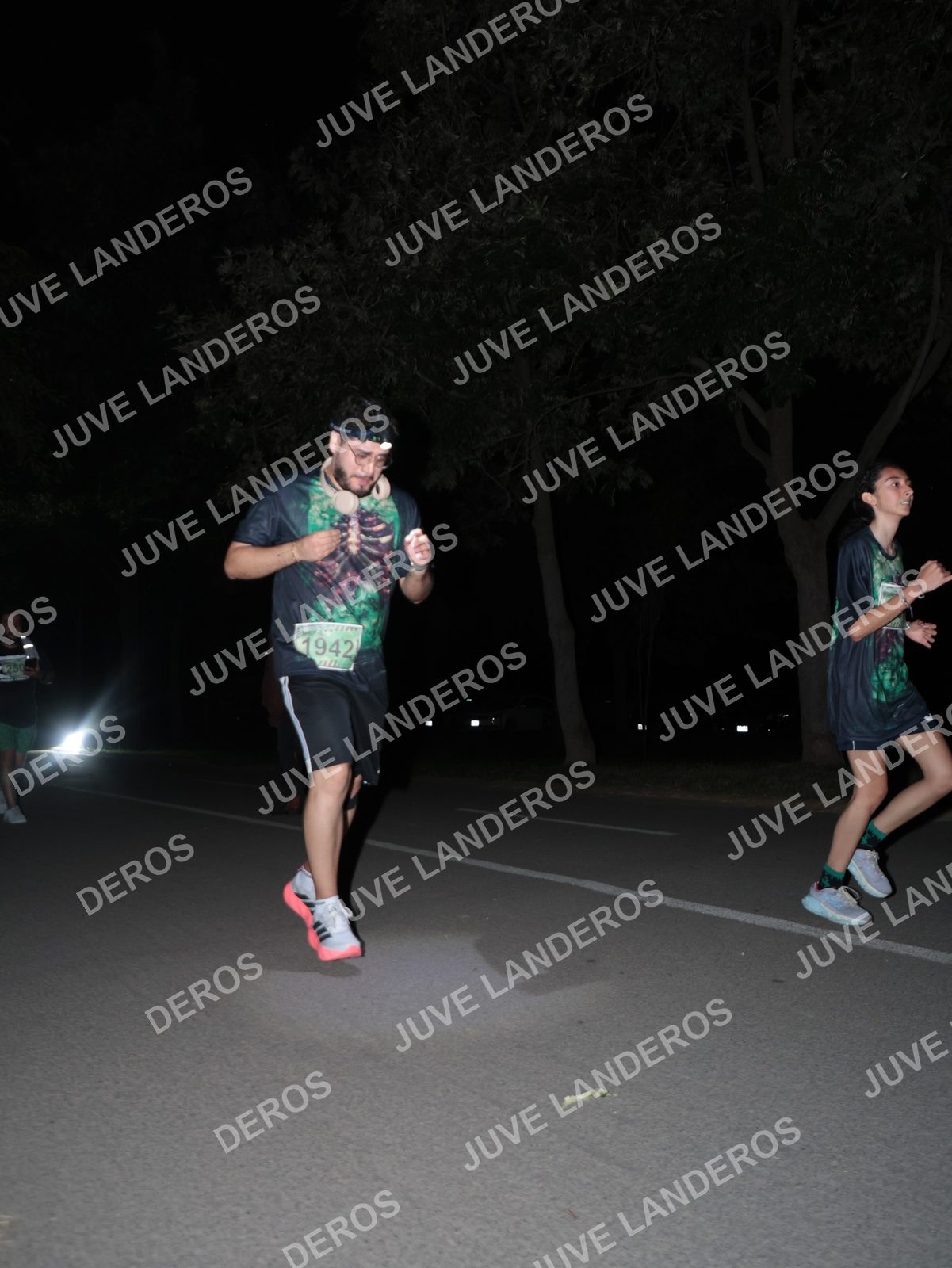 Foto de la Carrera Nocturna de Zombies Parque Metropolitano 2026 en Parque Metropolitano de Guadalajara, Zapopan, Jalisco a las 20:46 · dorsal 1942