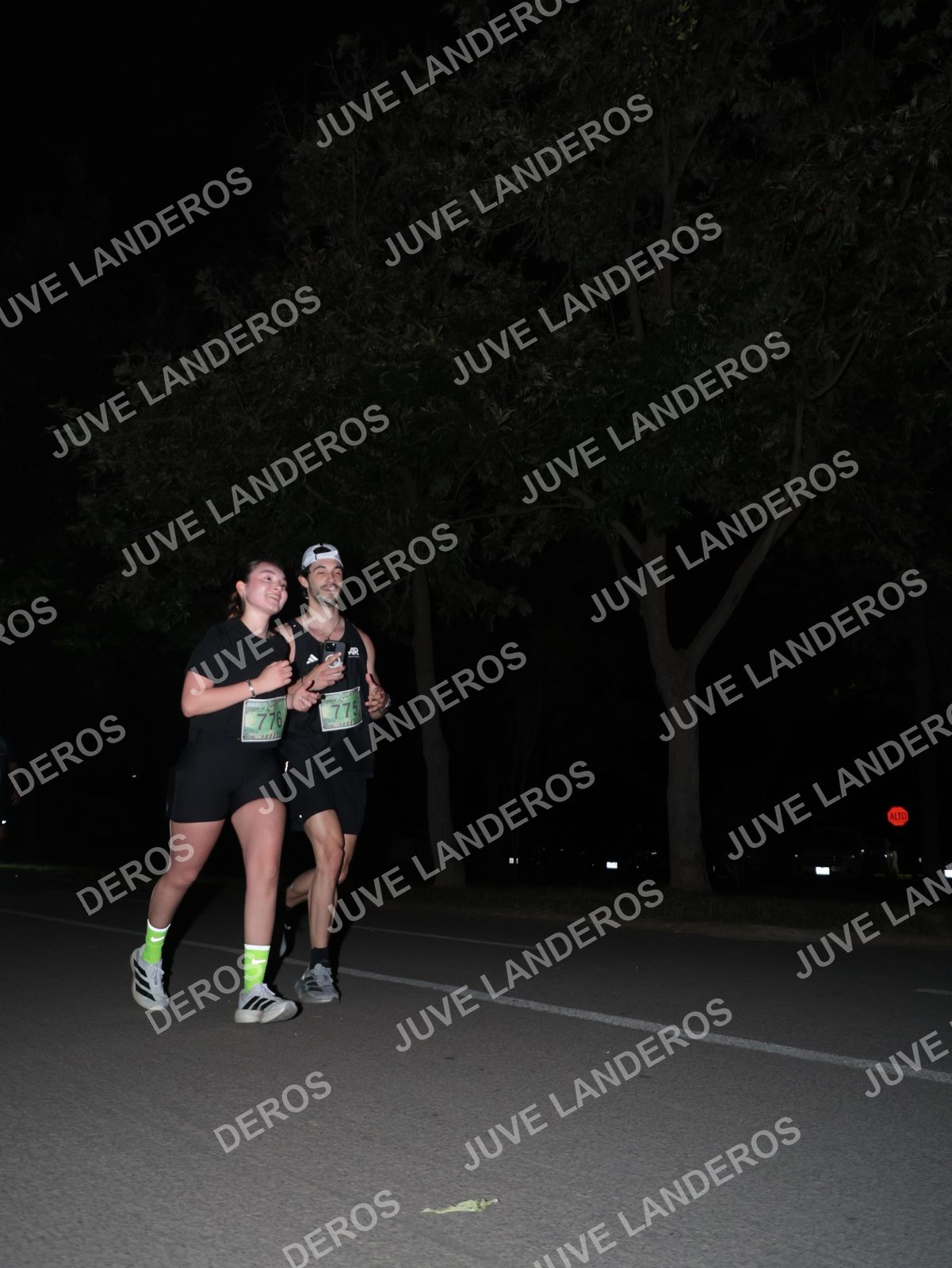 Foto de la Carrera Nocturna de Zombies Parque Metropolitano 2026 en Parque Metropolitano de Guadalajara, Zapopan, Jalisco a las 20:52 · dorsal 776, 775