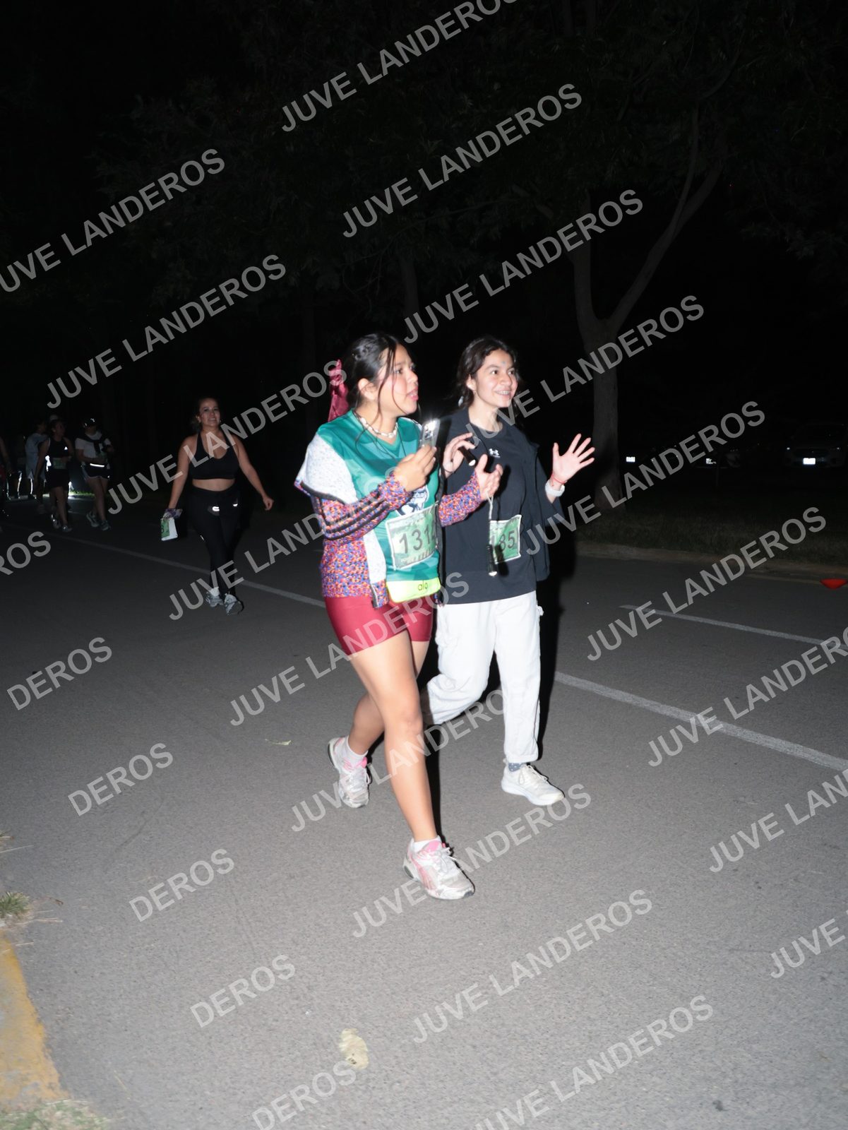Foto de la Carrera Nocturna de Zombies Parque Metropolitano 2026 en Parque Metropolitano de Guadalajara, Zapopan, Jalisco a las 21:05 · dorsal 85, 13