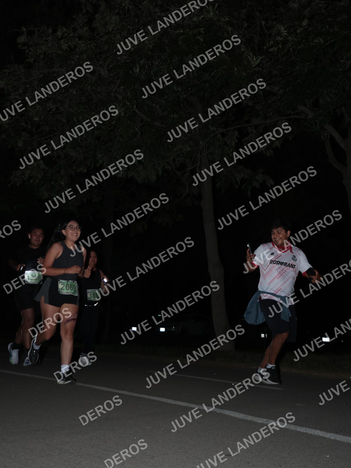 Foto de la Carrera Nocturna de Zombies Parque Metropolitano 2026 en Parque Metropolitano de Guadalajara, Zapopan, Jalisco a las 20:54 · dorsal 1988, 2669, 1815