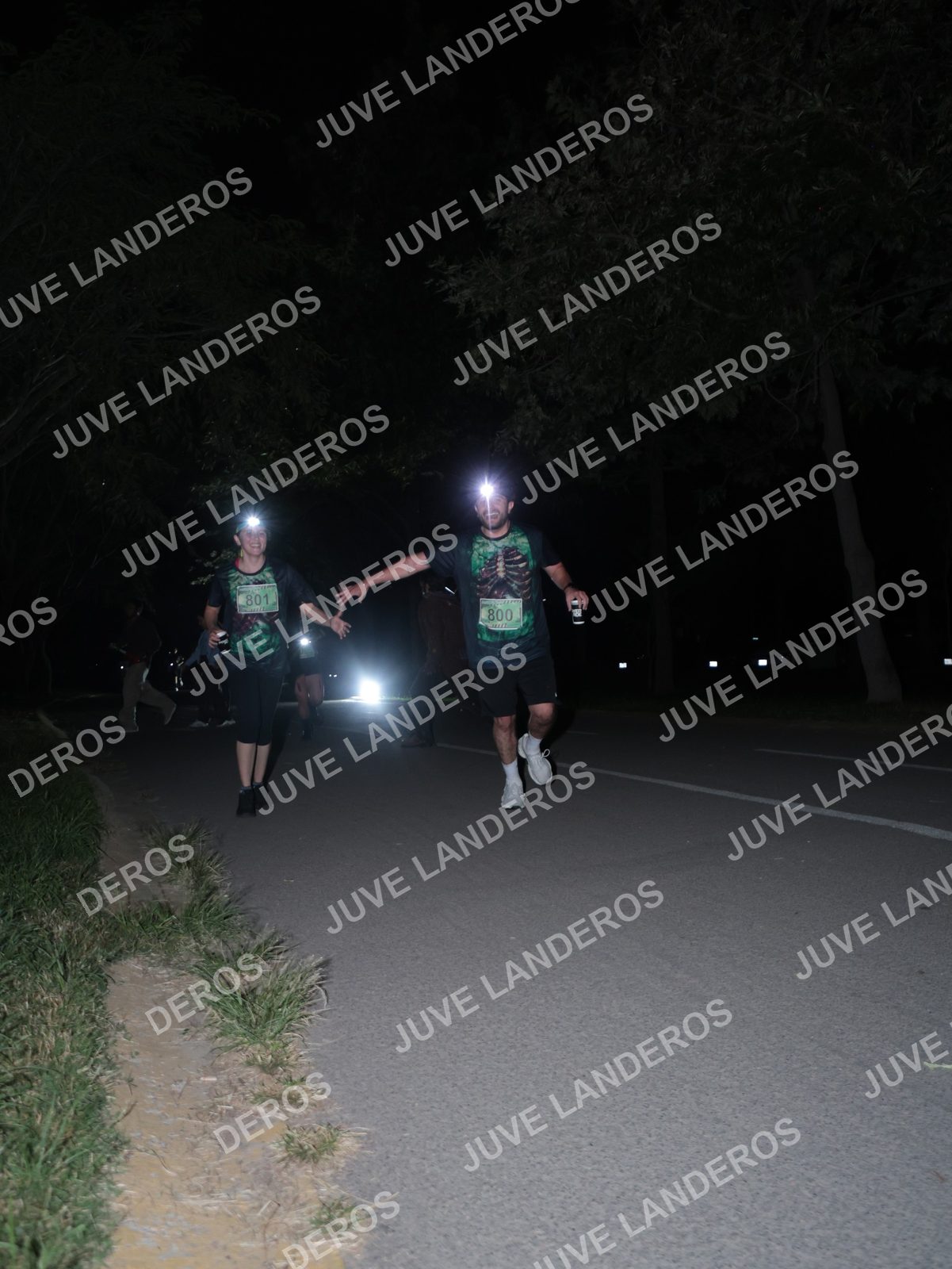 Foto de la Carrera Nocturna de Zombies Parque Metropolitano 2026 en Parque Metropolitano de Guadalajara, Zapopan, Jalisco a las 20:47 · dorsal 800, 801