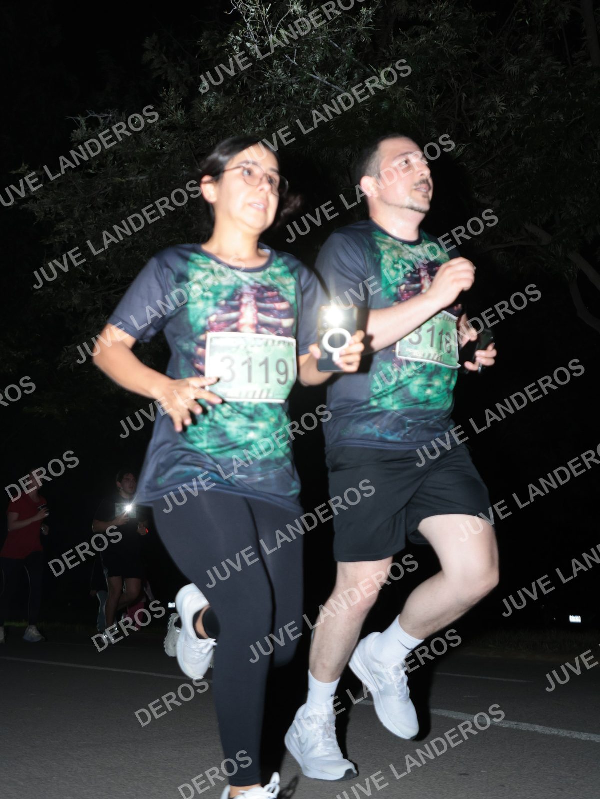 Foto de la Carrera Nocturna de Zombies Parque Metropolitano 2026 en Parque Metropolitano de Guadalajara, Zapopan, Jalisco a las 20:47 · dorsal 3119, 3118