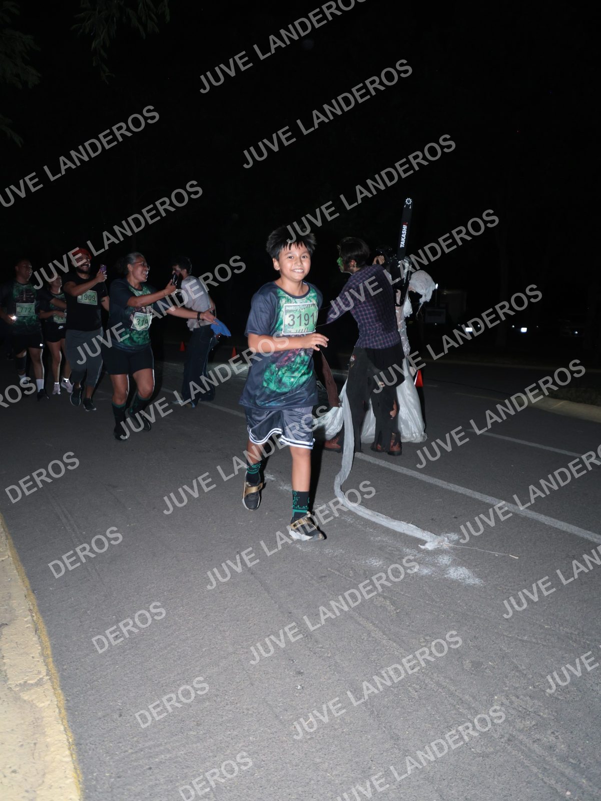 Foto de la Carrera Nocturna de Zombies Parque Metropolitano 2026 en Parque Metropolitano de Guadalajara, Zapopan, Jalisco a las 20:59 · dorsal 3191, 909, 772